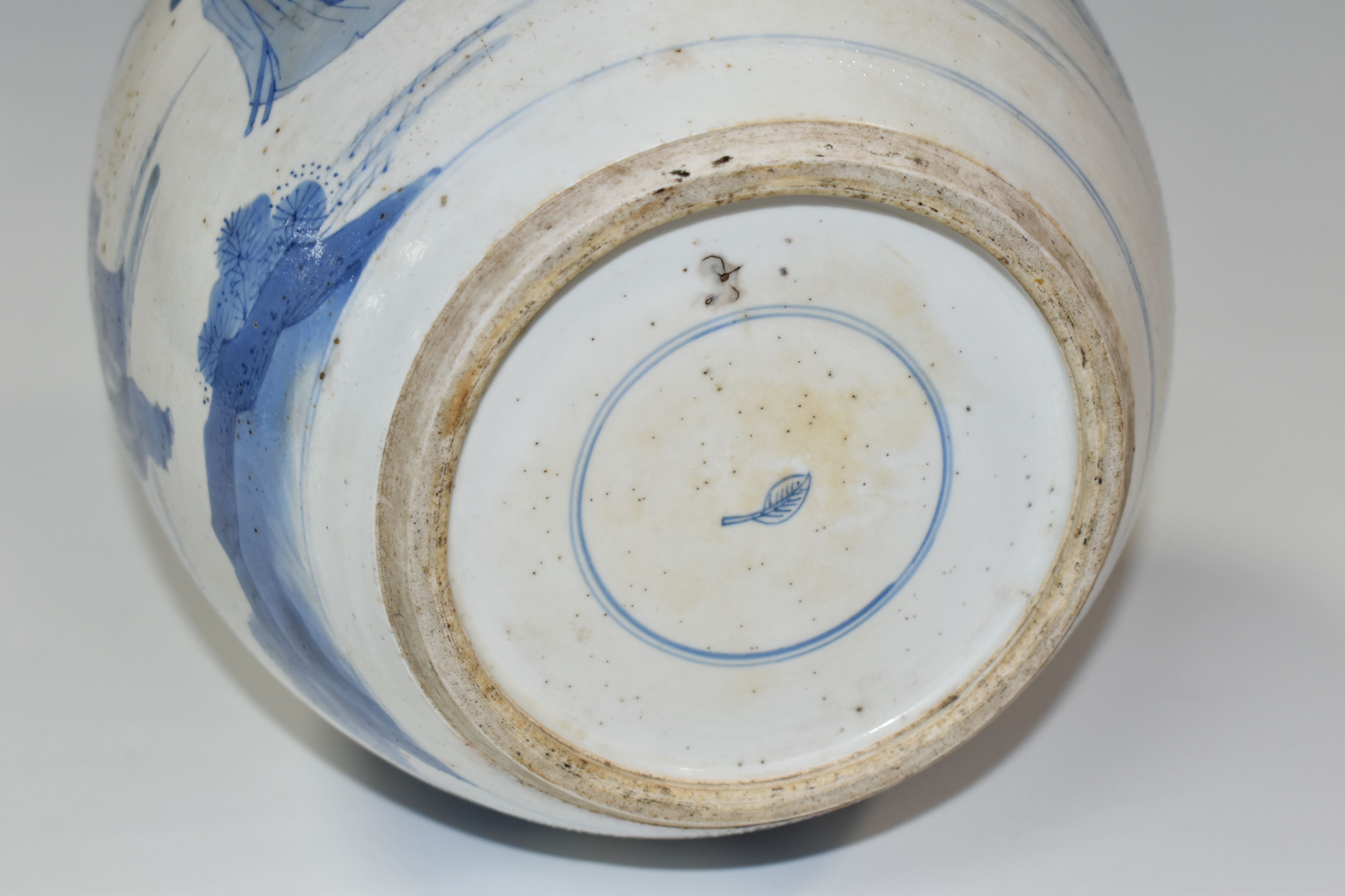 A 19TH CENTURY CHINESE PORCELAIN BLUE AND WHITE GINGER JAR WITH LEAF MARK TO BASE, decorated with - Image 7 of 9