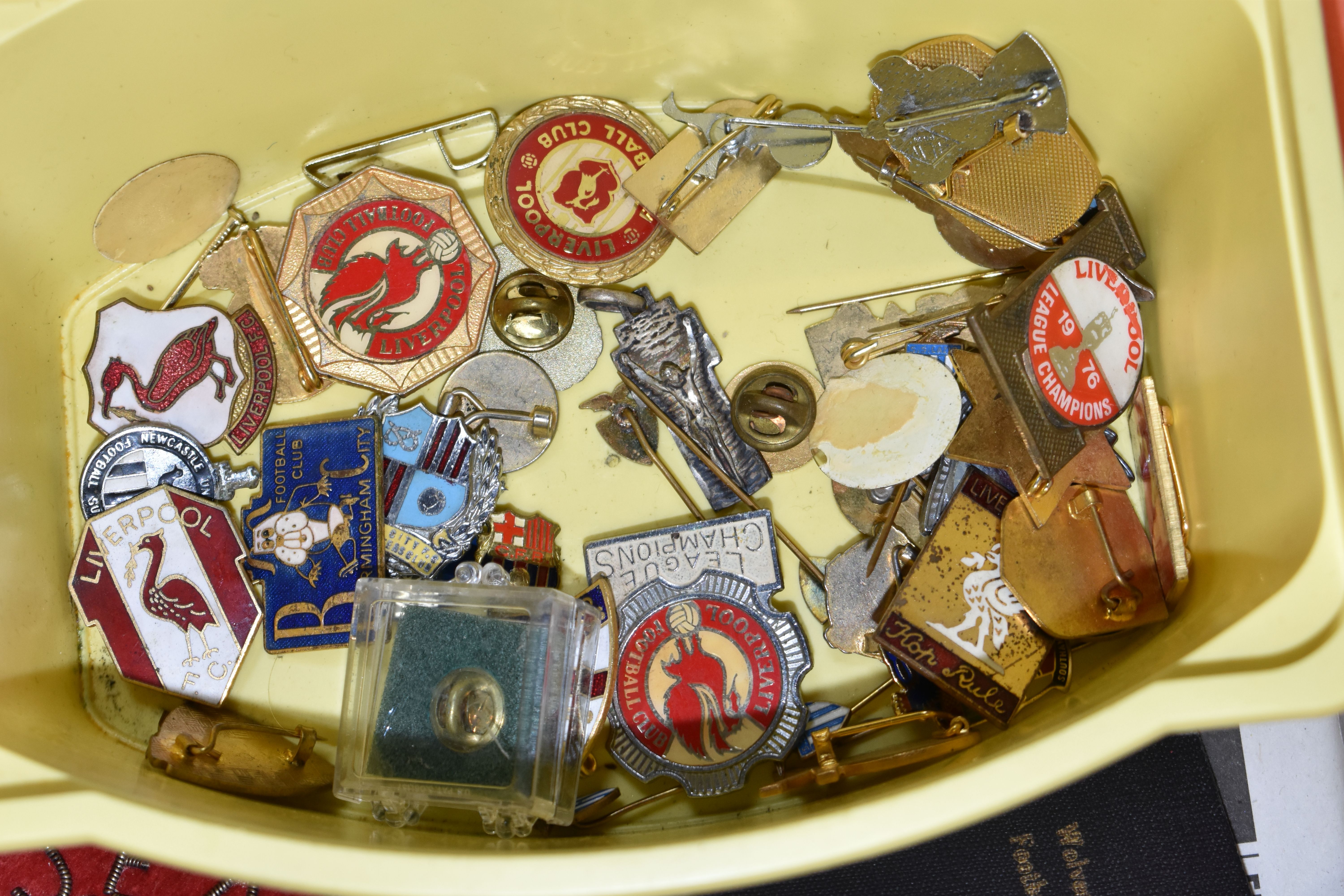 A COLLECTION OF ASSORTED FOOTBALL PIN BADGES, majority are Liverpool but includes a number of - Image 4 of 4