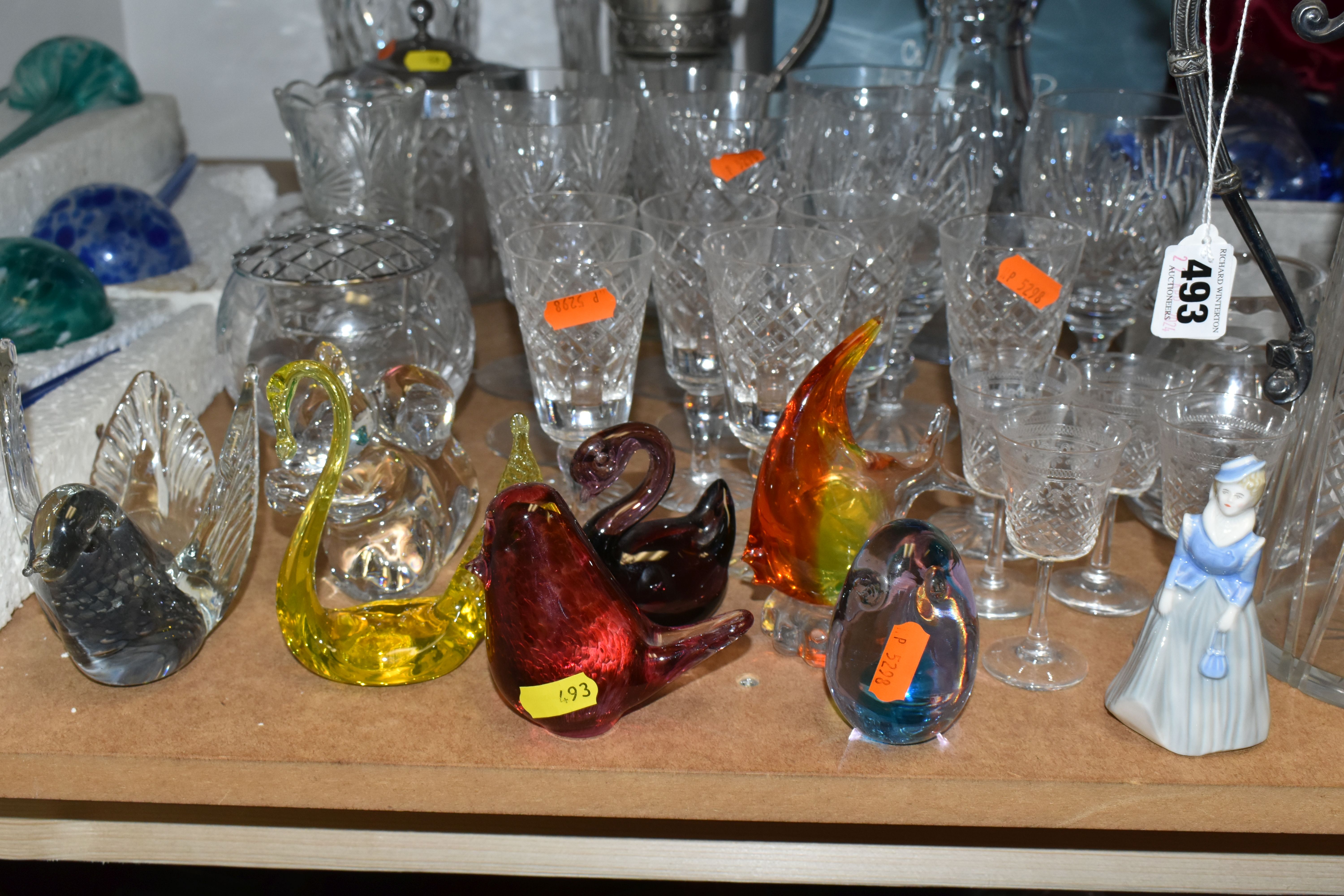 A GROUP OF CUT CRYSTAL AND GLASSWARE, comprising a boxed set of six Edinburgh whisky tumblers, a - Image 3 of 10