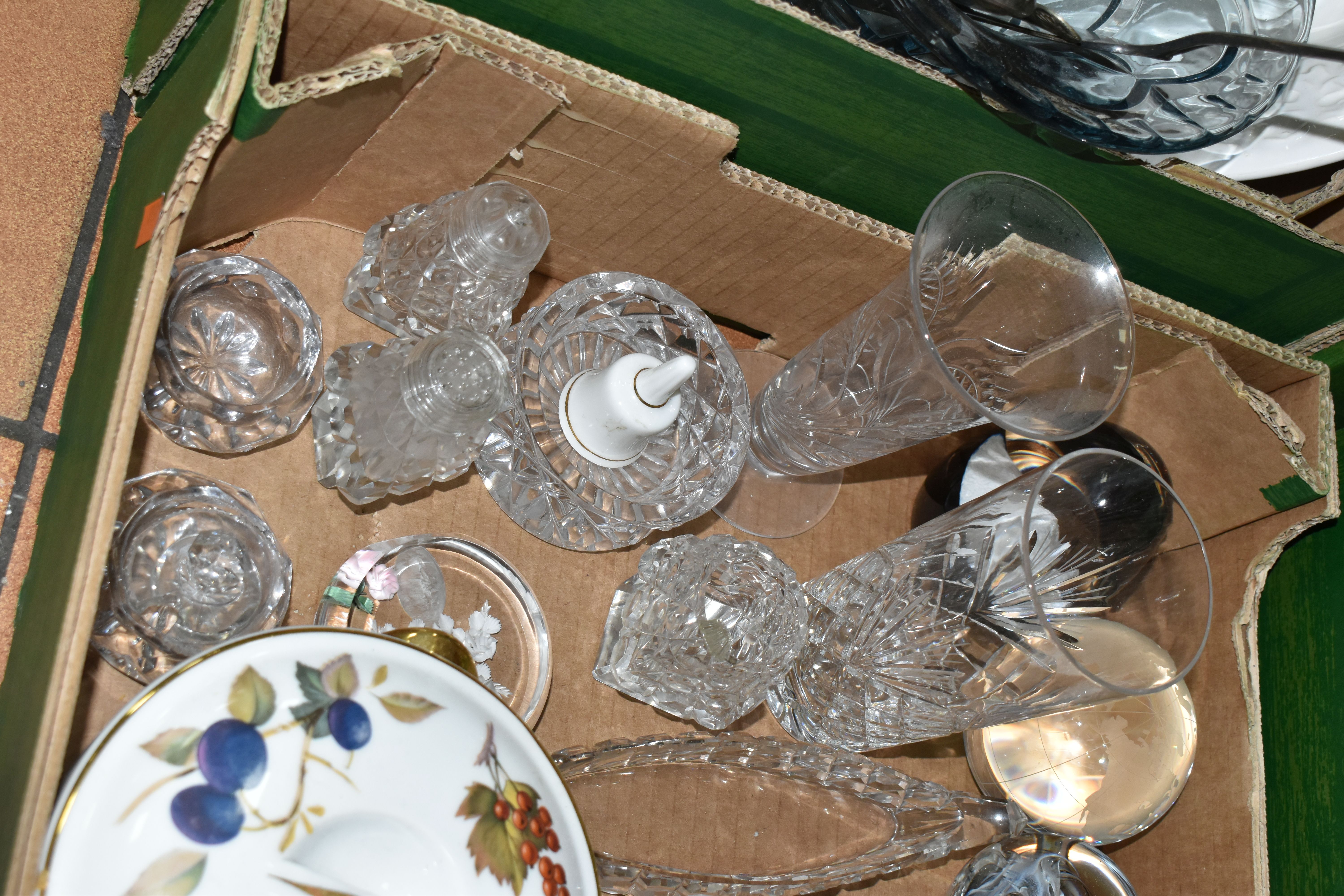FOUR BOXES OF GLASS, CERAMICS AND SUNDRY ITEMS ETC, to include Royal Worcester size 5 tureens with - Image 4 of 9
