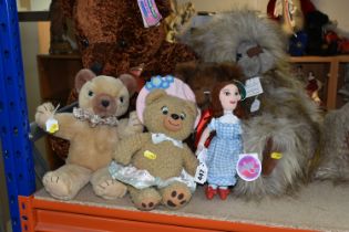 A QUANTITY OF MODERN SOFT TOY BEARS, to include Kaycee Bears by Kelsey Cunningham 'Elvis',