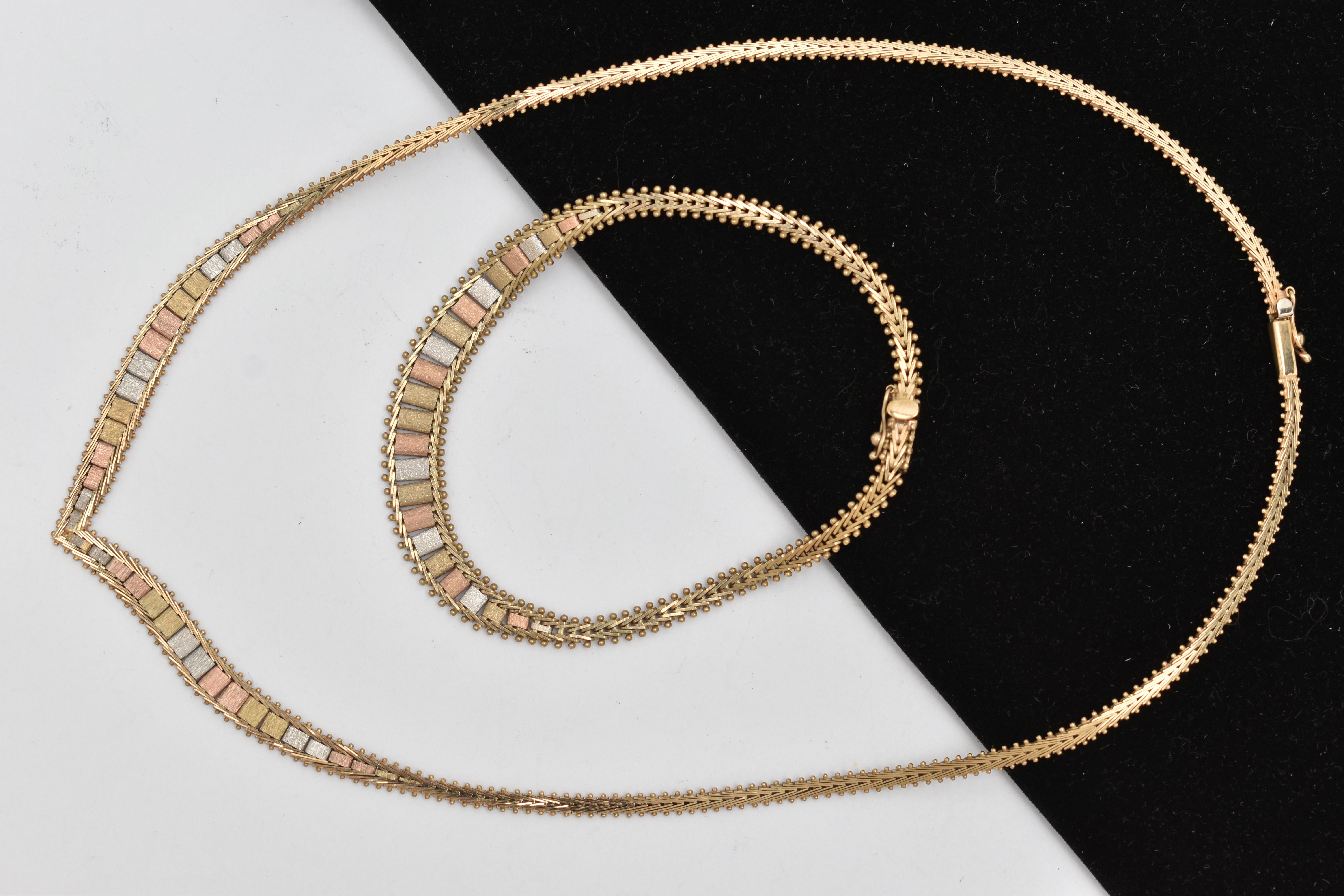 A 9CT GOLD TRI-COLOUR CHAIN NECKLACE AND MATCHING BRACELET, V shape necklace with a textured tri- - Image 2 of 4