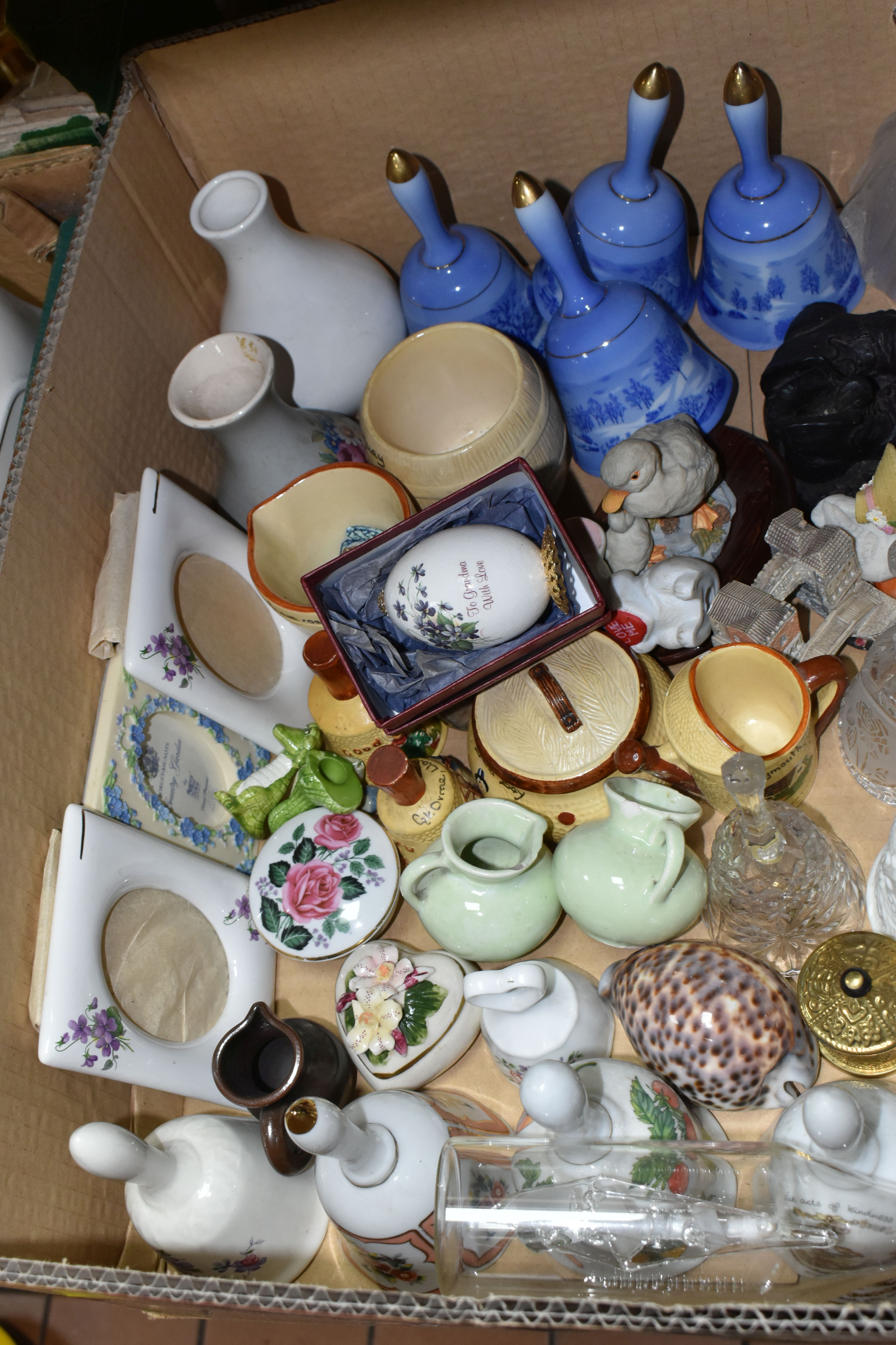 FOUR BOXES OF CERAMICS AND GLASSWARE, to include a turquoise Genie bottle (chipped stopper), Royal - Bild 6 aus 13