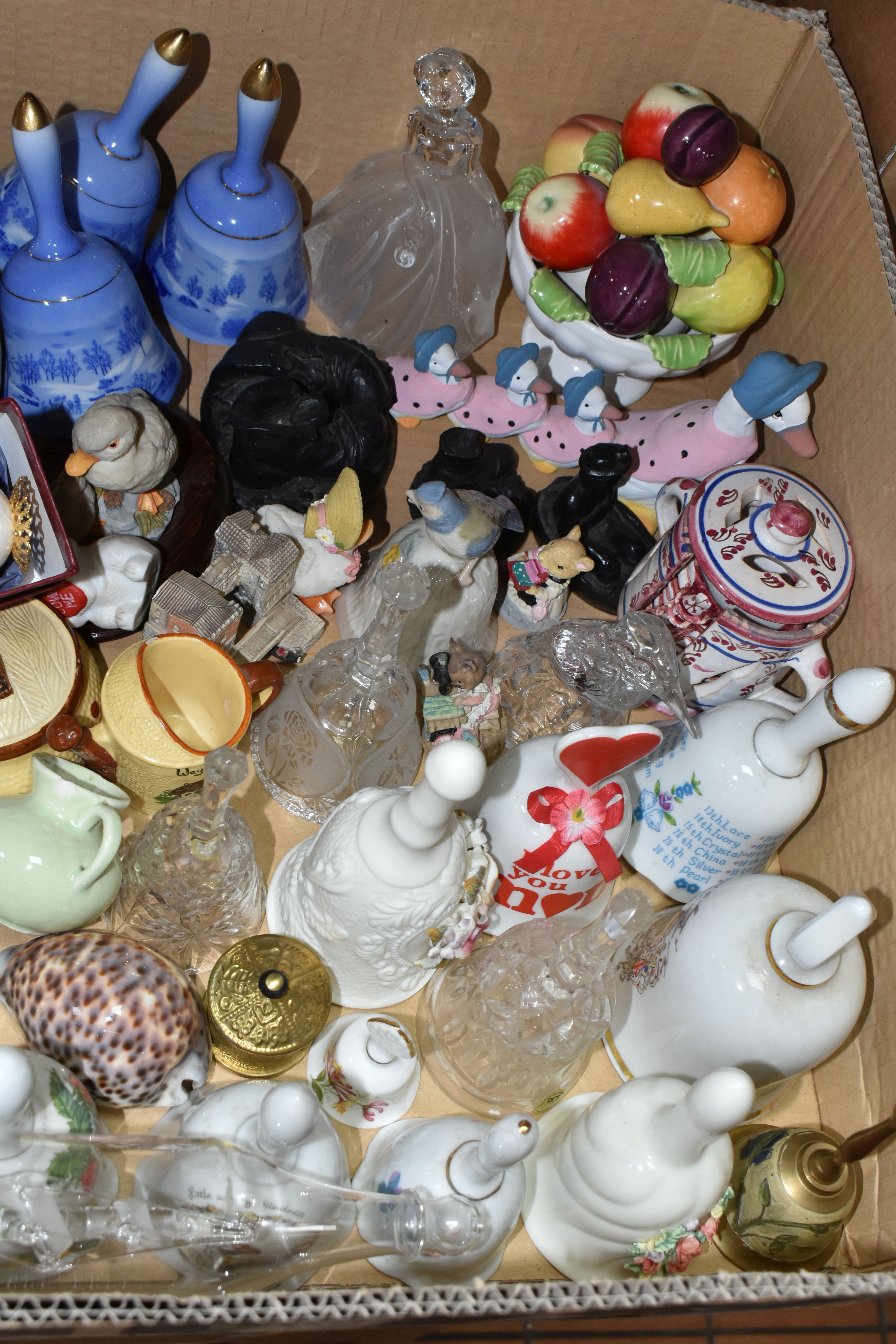 FOUR BOXES OF CERAMICS AND GLASSWARE, to include a turquoise Genie bottle (chipped stopper), Royal - Bild 7 aus 13