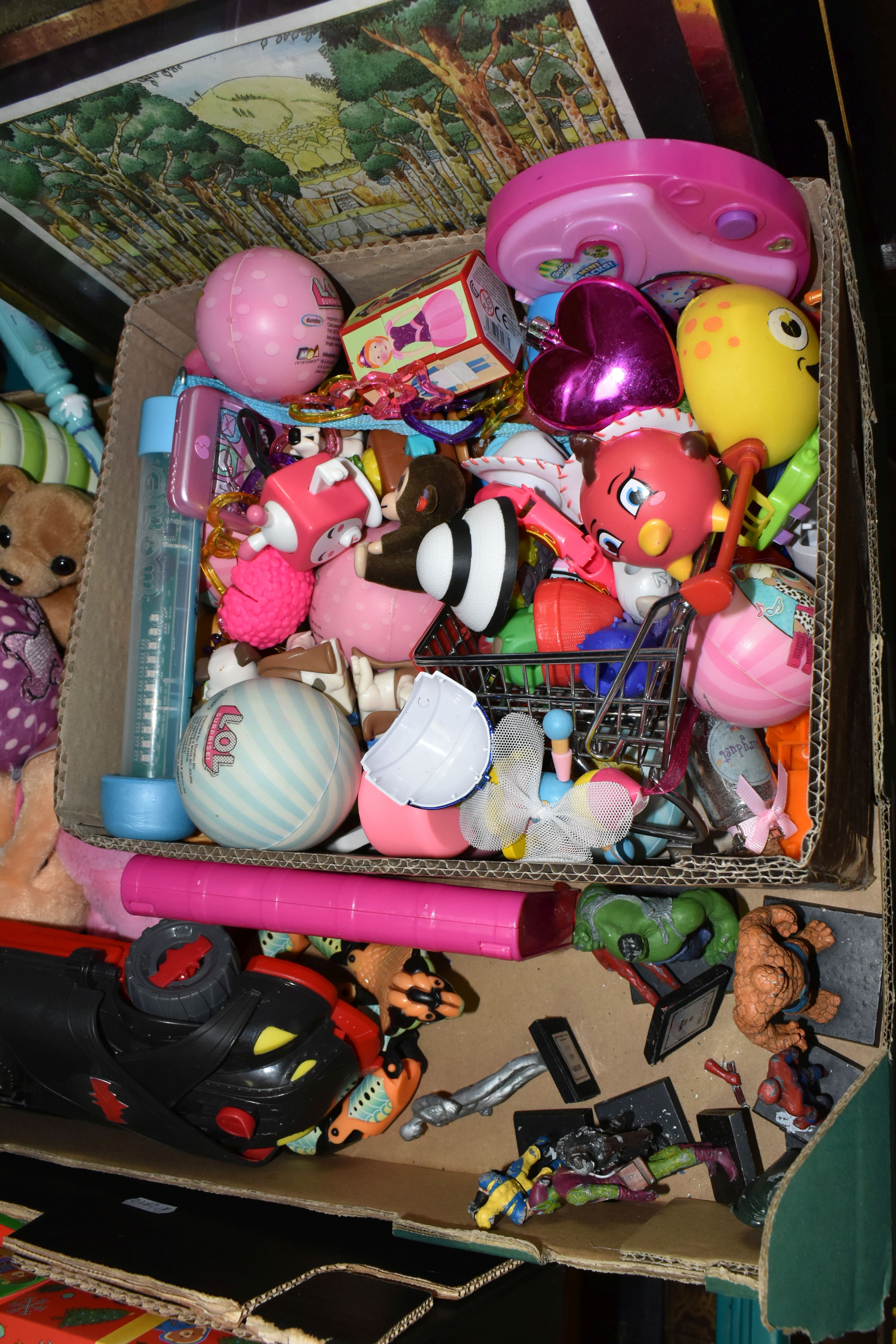 THREE BOXES AND LOOSE TOYS, GAMES, BOOKS, SEWING MACHINE AND SUNDRY ITEMS, to include a Tunbridge - Image 3 of 10