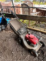 A HONDA HR194 PETROL SELF PROPELLED LAWNMOWER, with grassbox (condition report: engine turns, but