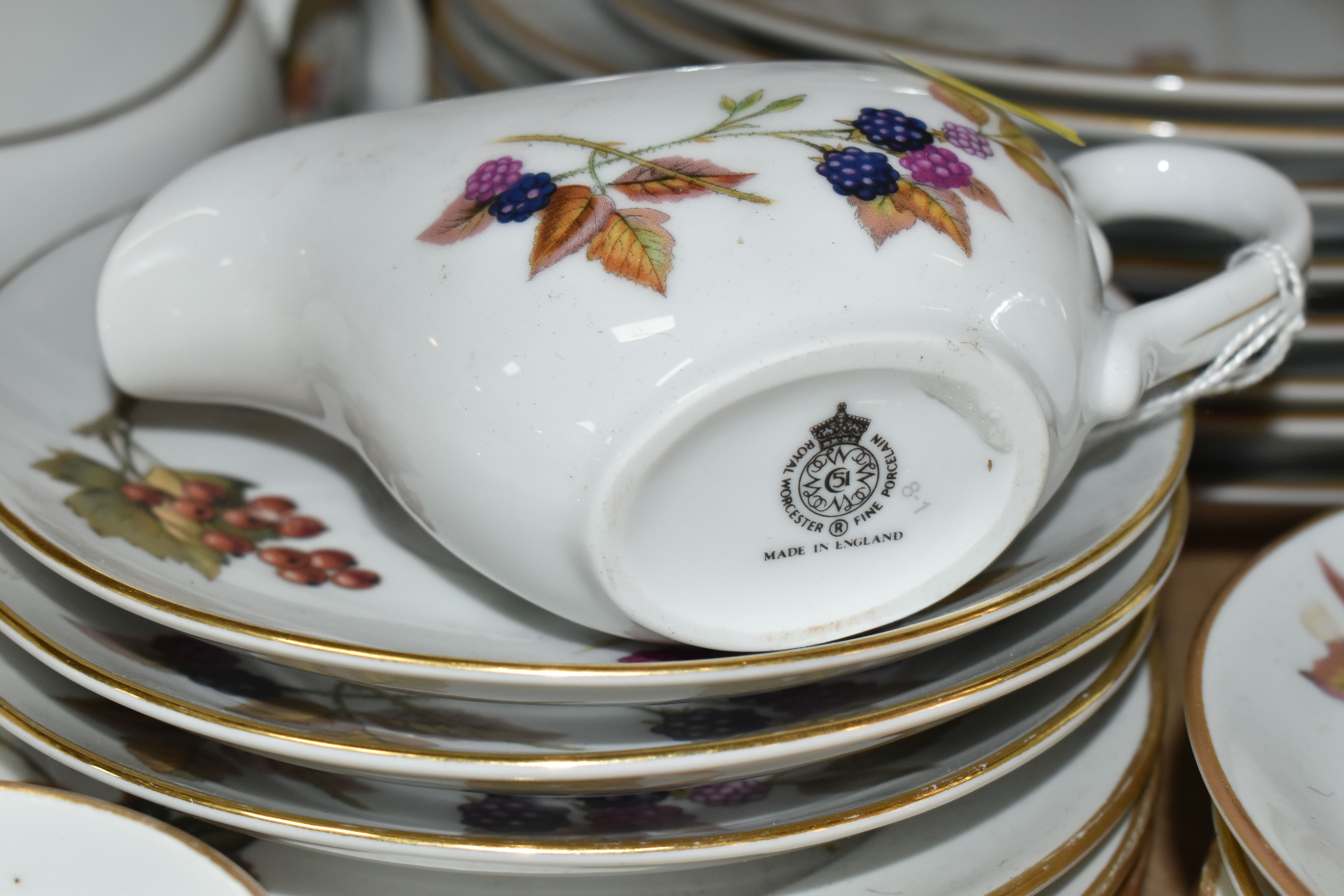 A QUANTITY OF ROYAL WORCESTER 'EVESHAM' DESIGN OVEN TO TABLEWARE, comprising three flan dishes, a - Image 5 of 5