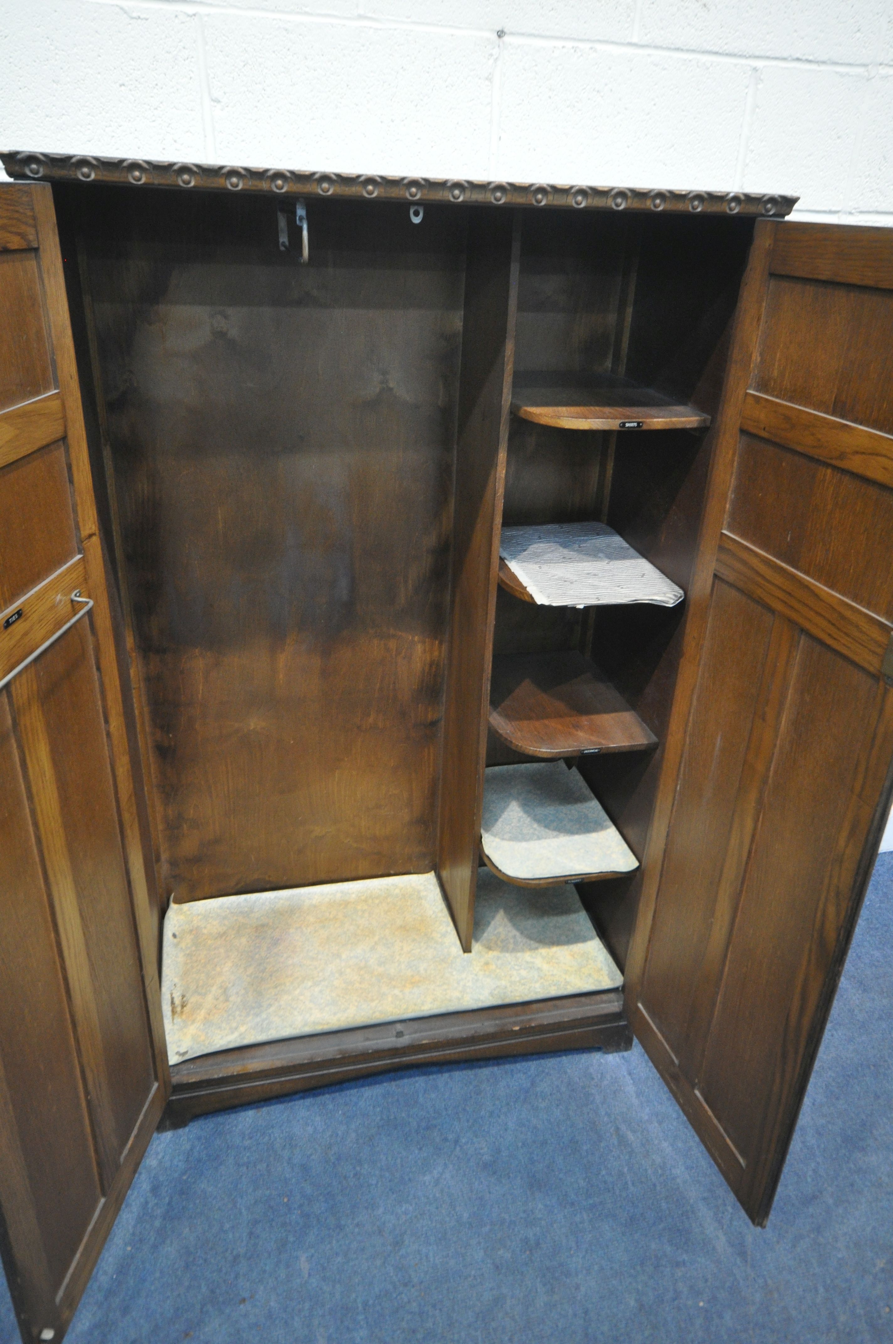 A 20TH CENTURY OAK GENTLEMAN'S WARDROBE, the double doors enclosing a fitted interior, width 94cm - Bild 5 aus 6