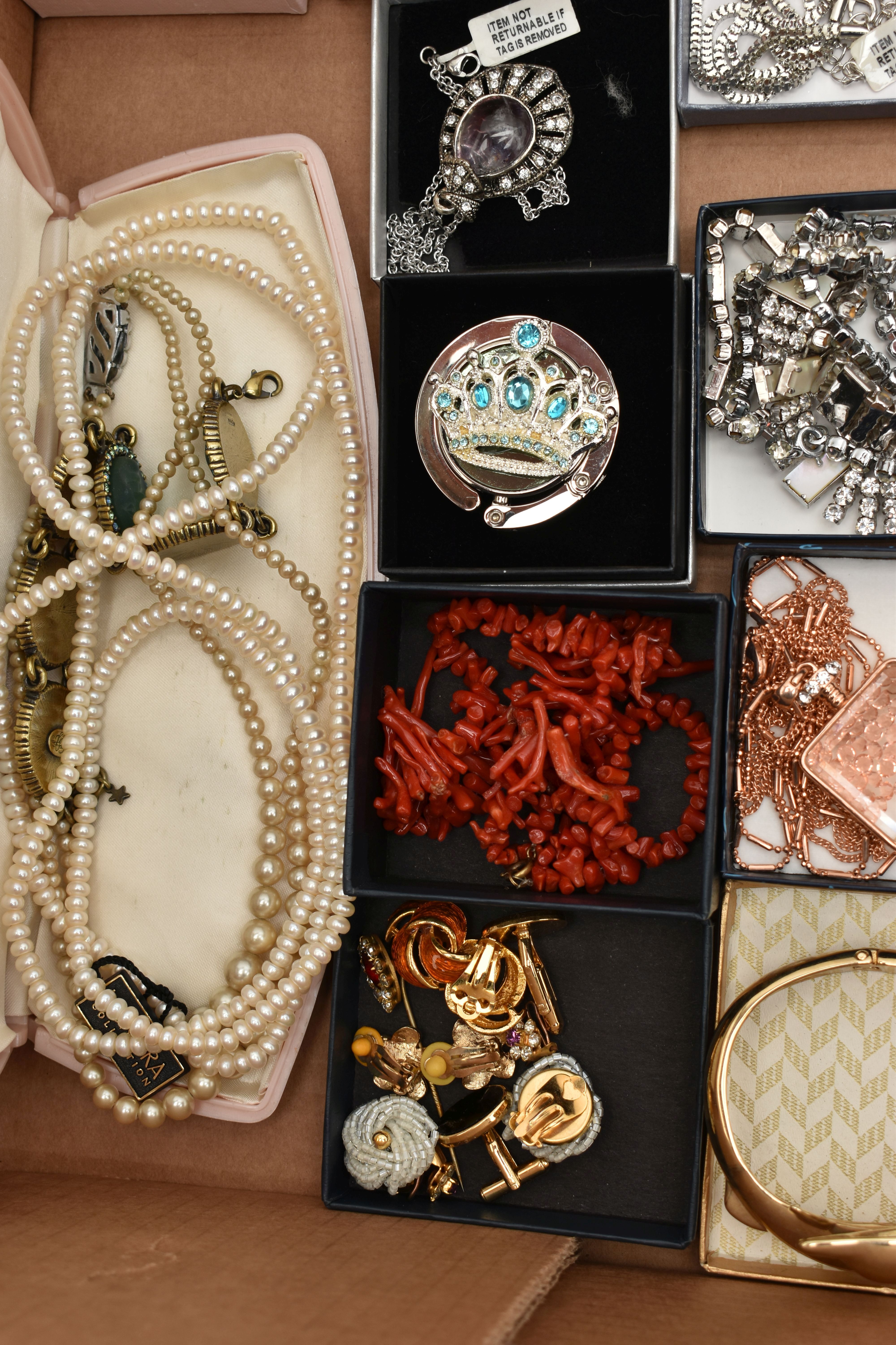 A LARGE BOX OF ASSORTED COSTUME JEWELLERY, to include a long strand of cultured fresh water - Image 6 of 6