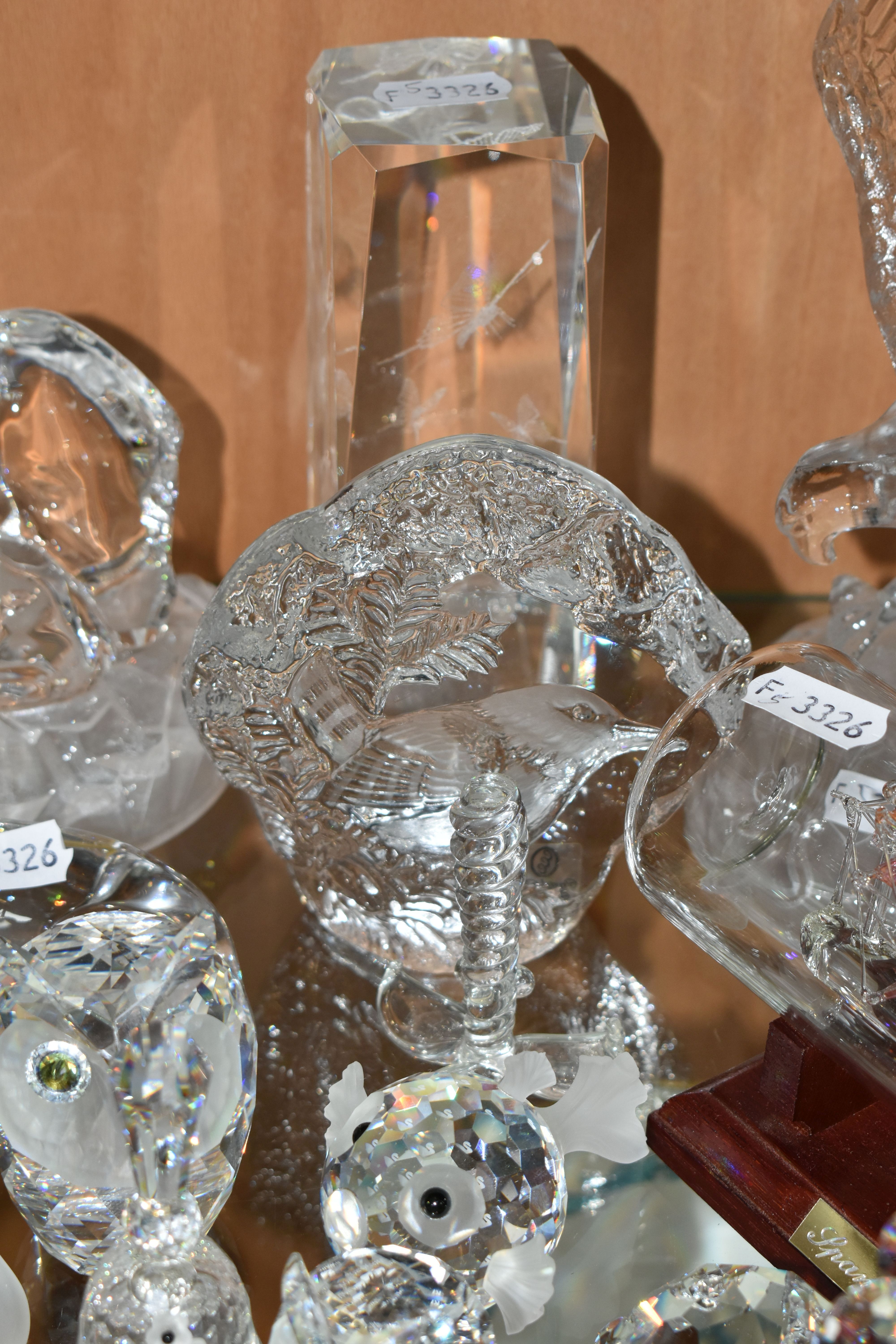 A COLLECTION OF SWAROVSKI CRYSTAL AND OTHER DECORATIVE GLASS WARE, Swarovski figures to include - Image 7 of 14