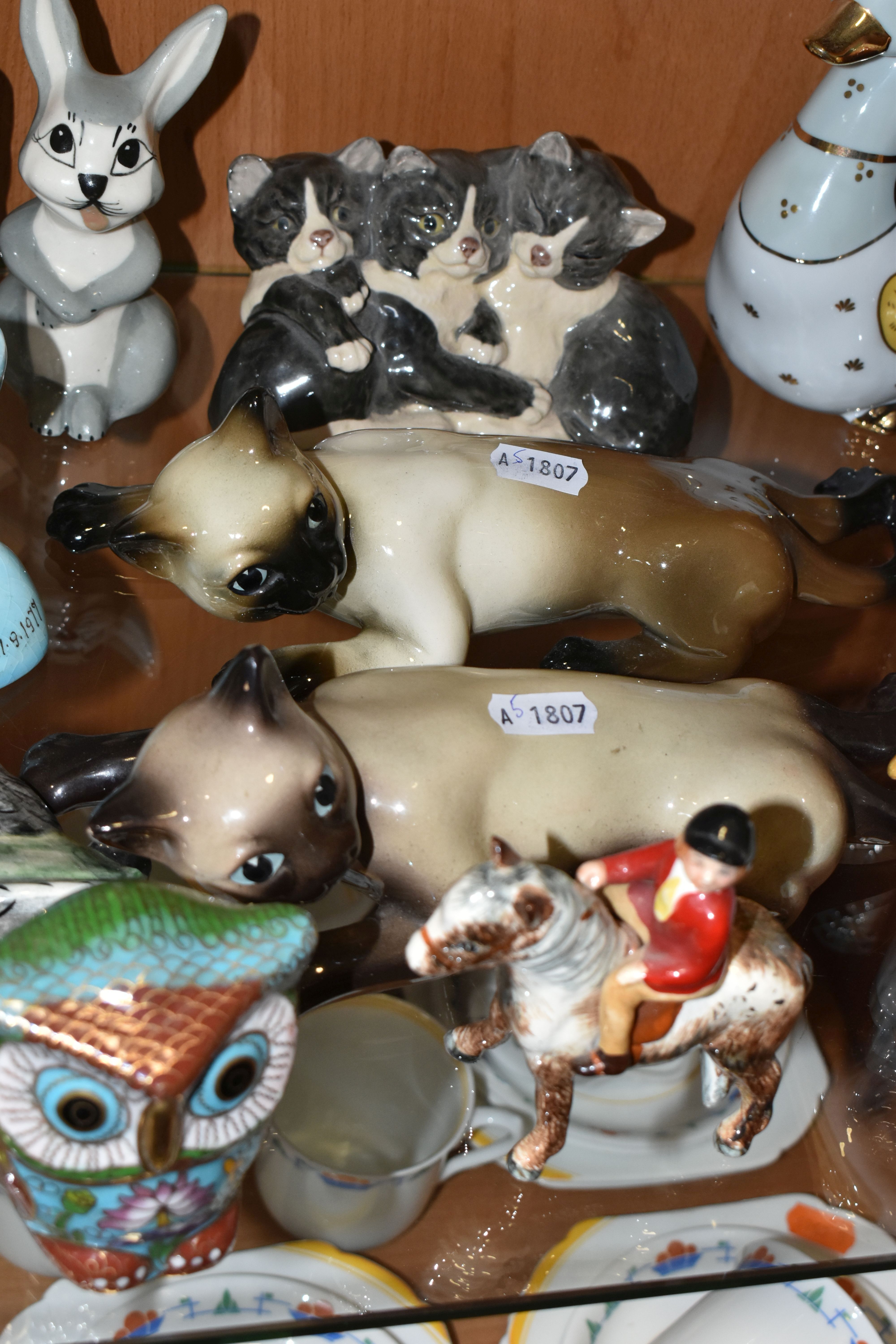 A COLLECTION OF ANIMAL AND BIRD FIGURES, over twenty pieces, to include a Beswick lying down Siamese - Image 5 of 11