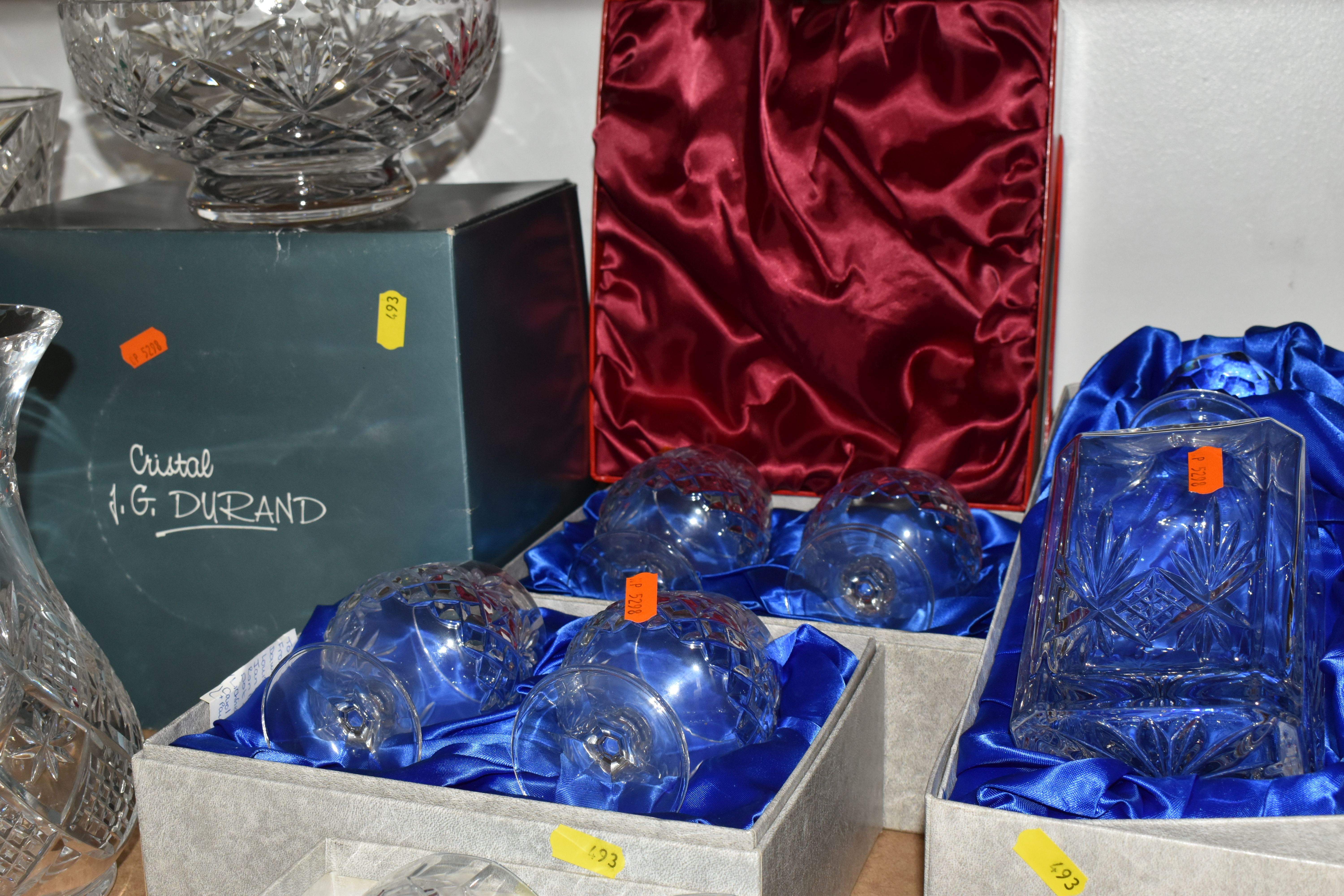 A GROUP OF CUT CRYSTAL AND GLASSWARE, comprising a boxed set of six Edinburgh whisky tumblers, a - Bild 9 aus 10