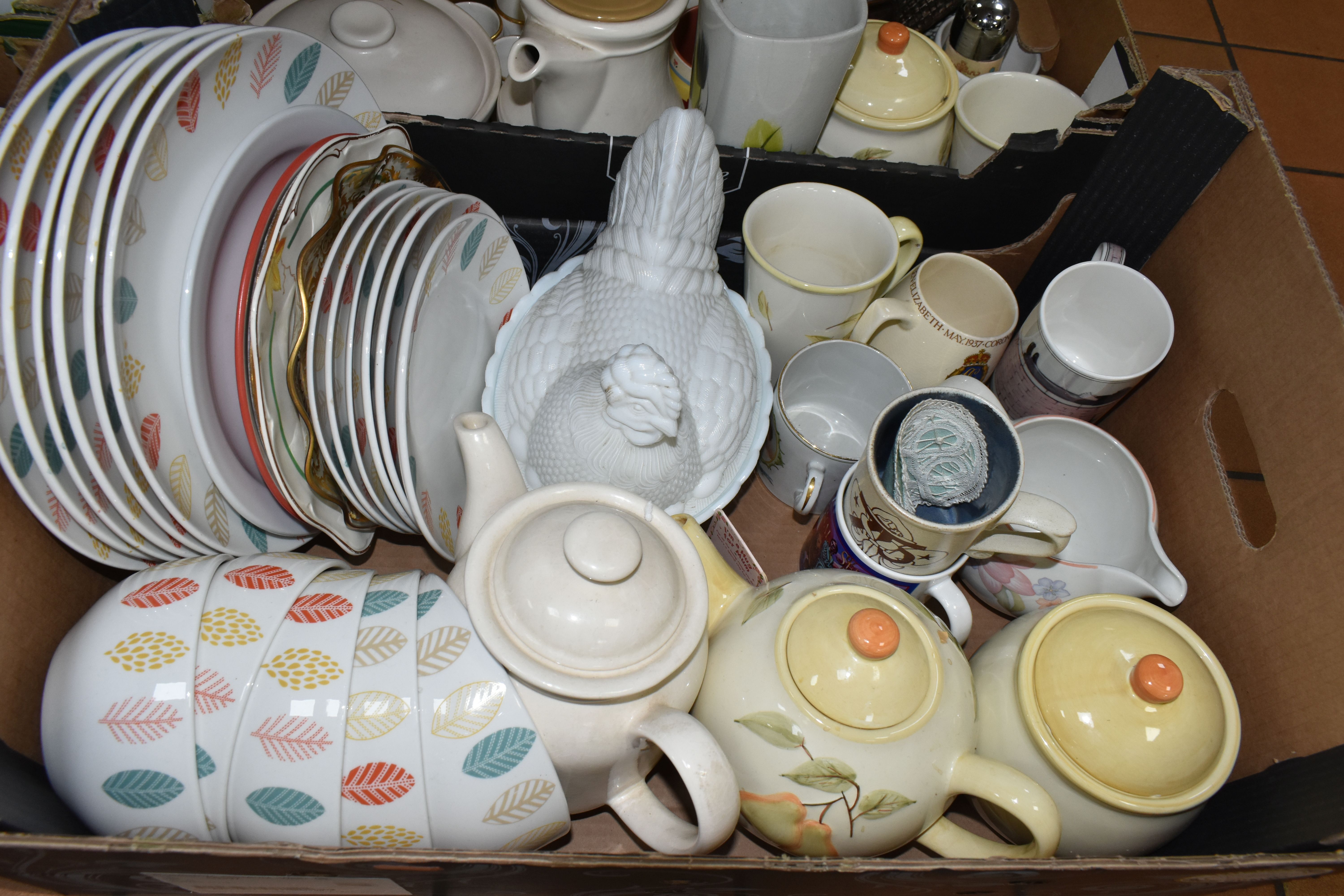 FIVE BOXES OF CERAMICS AND GLASS WARE, to include a Royal Albert Old Country Roses cake slice ( - Bild 2 aus 6