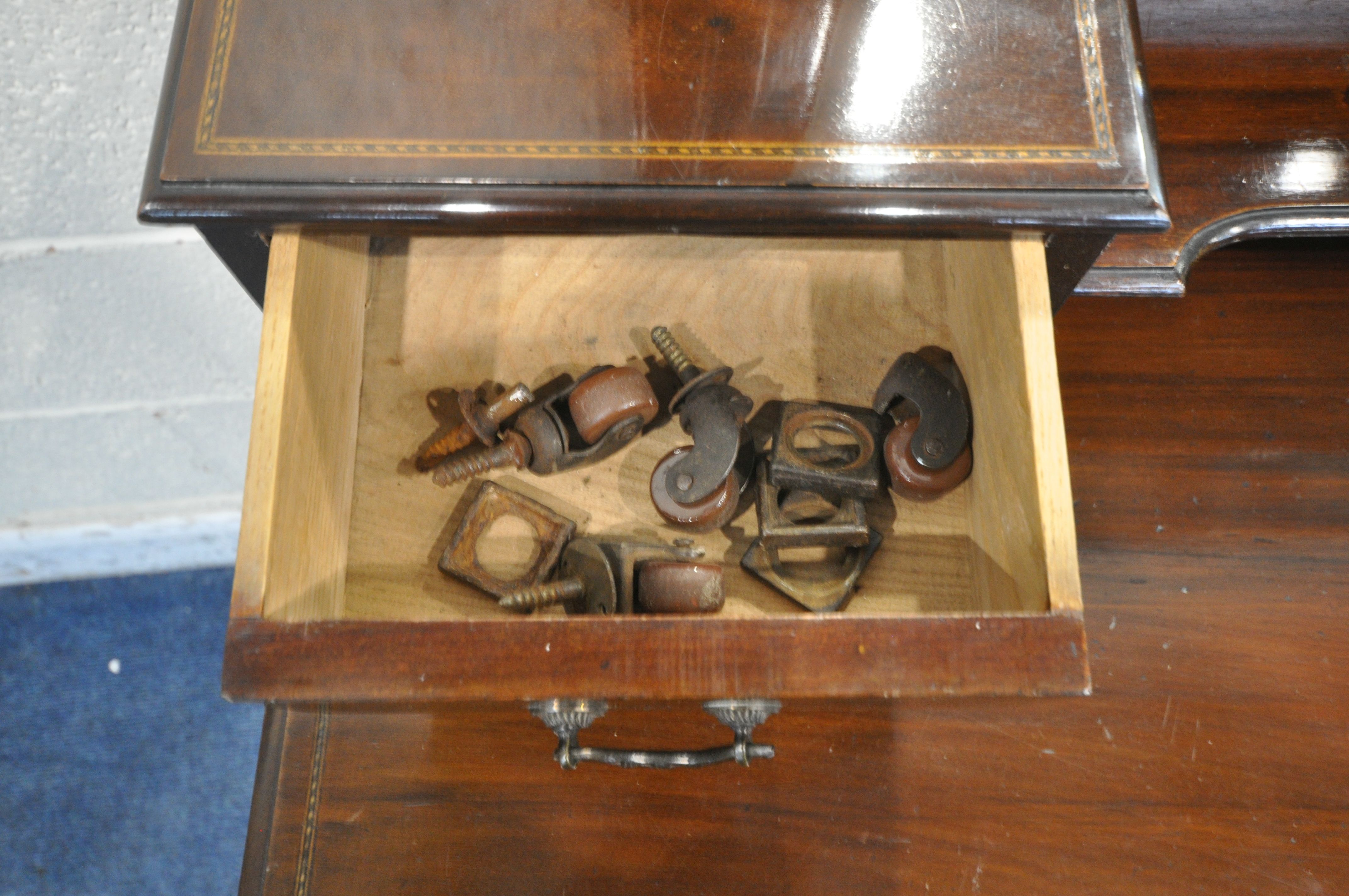 AN EDWARDIAN MAHOGANY AND INLAID DRESSING CHEST, with a single mirror, fitted with seven drawers, on - Image 4 of 5