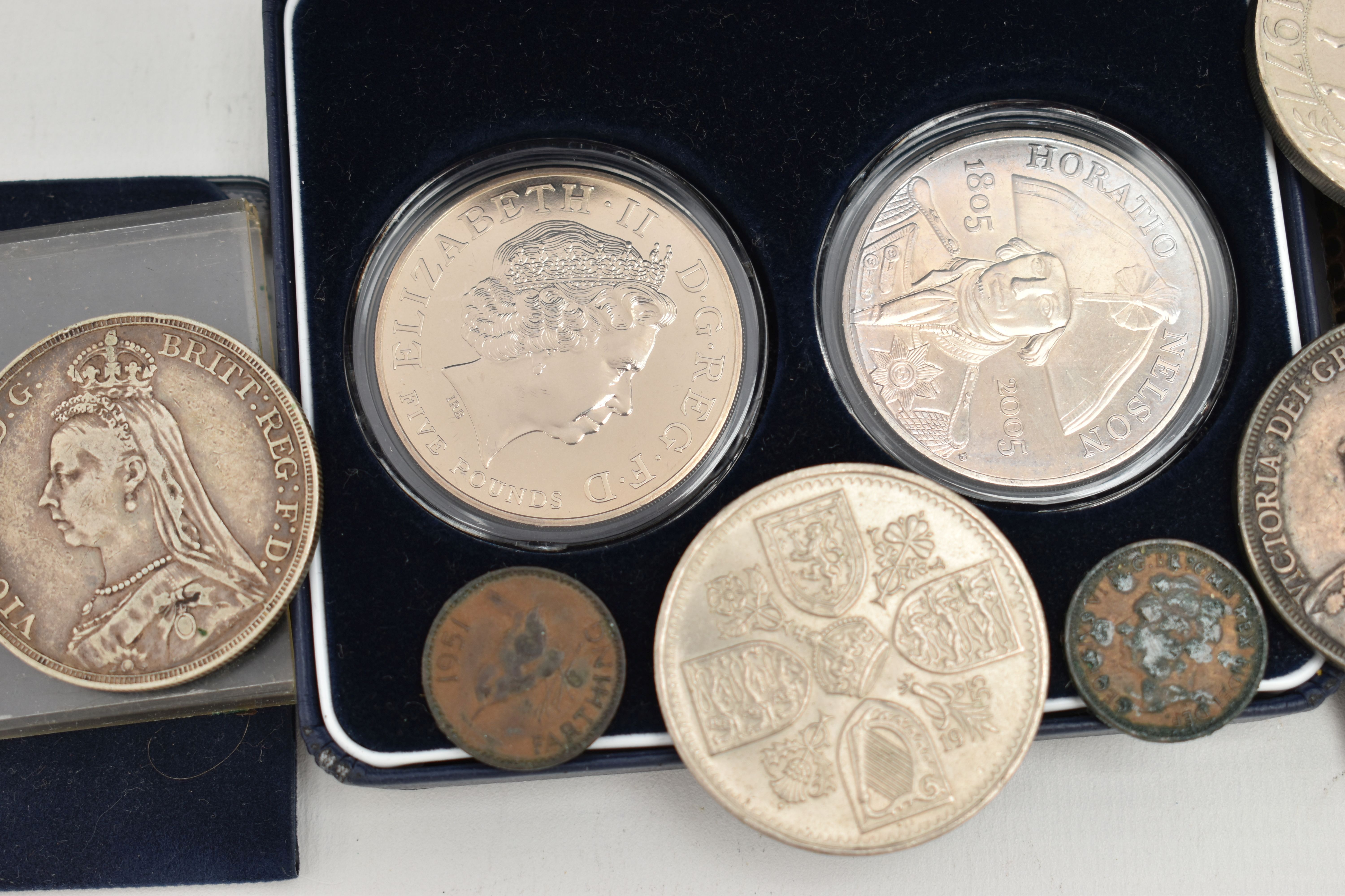 A SMALL ASSORTMENT OF COINS, to include cased pair of five pound coins, also including four - Image 4 of 4
