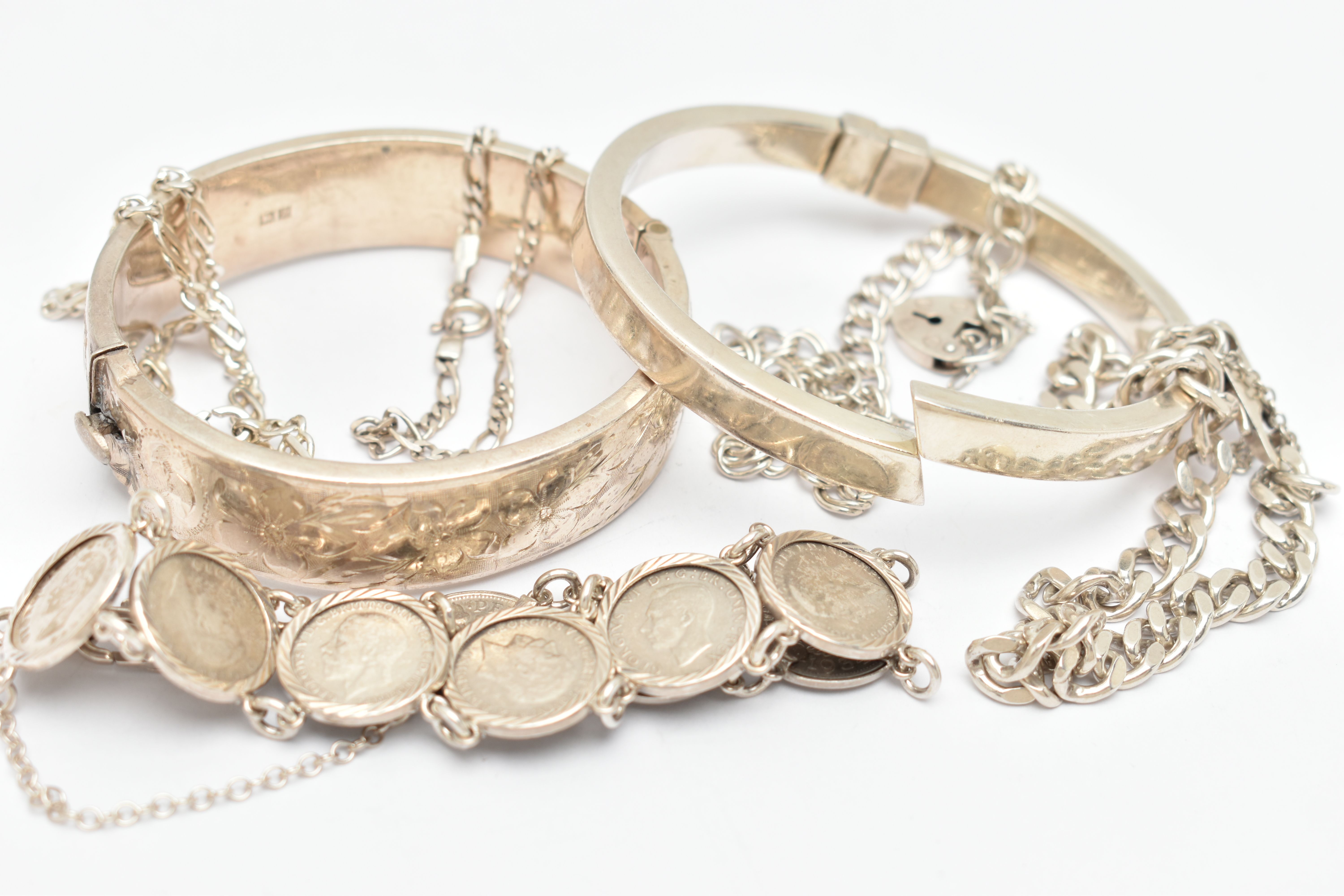 A SELECTION OF SILVER AND WHITE METAL JEWELLERY, to include a hinged silver bangle with engraved - Image 2 of 2
