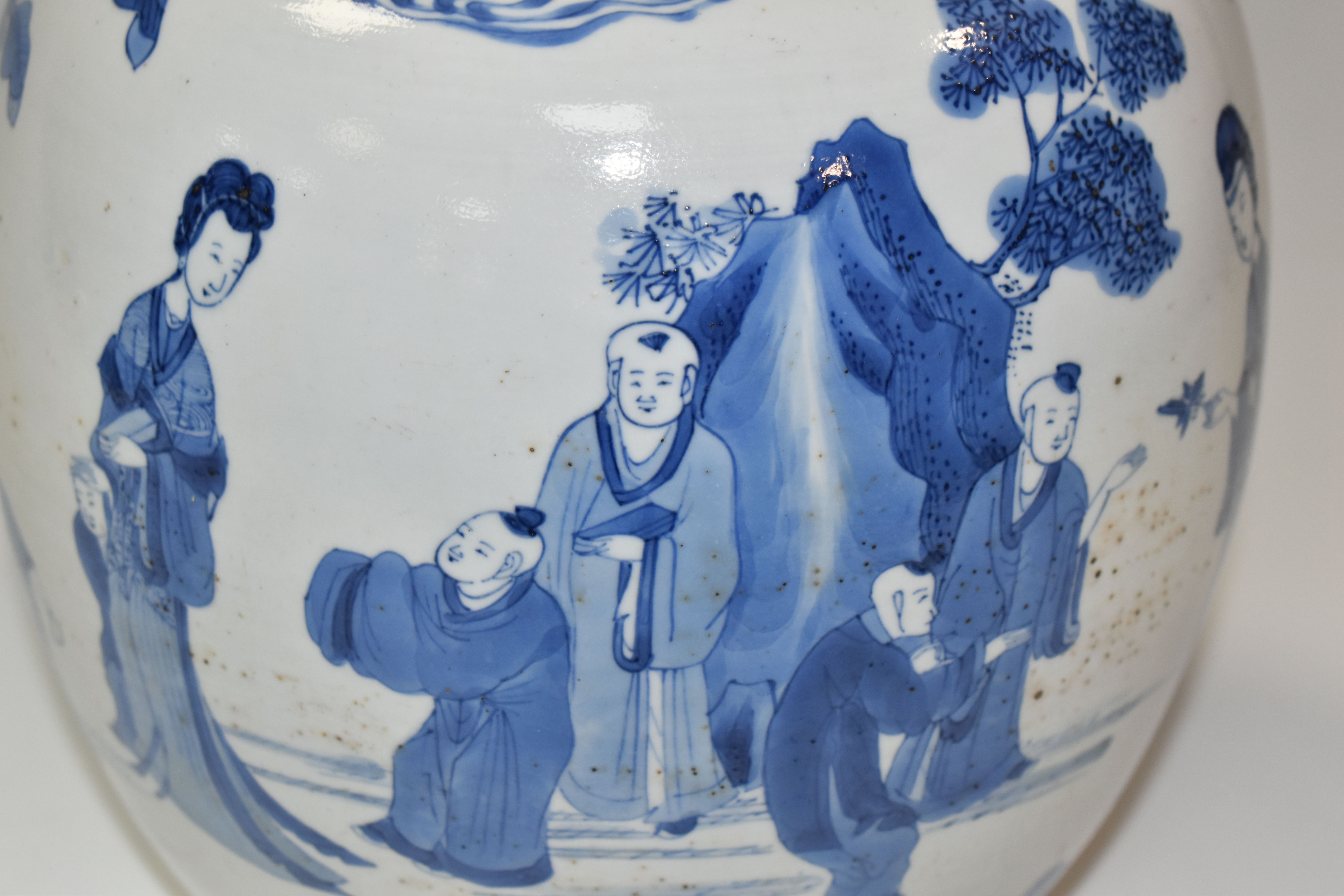 A 19TH CENTURY CHINESE PORCELAIN BLUE AND WHITE GINGER JAR WITH LEAF MARK TO BASE, decorated with - Image 8 of 9