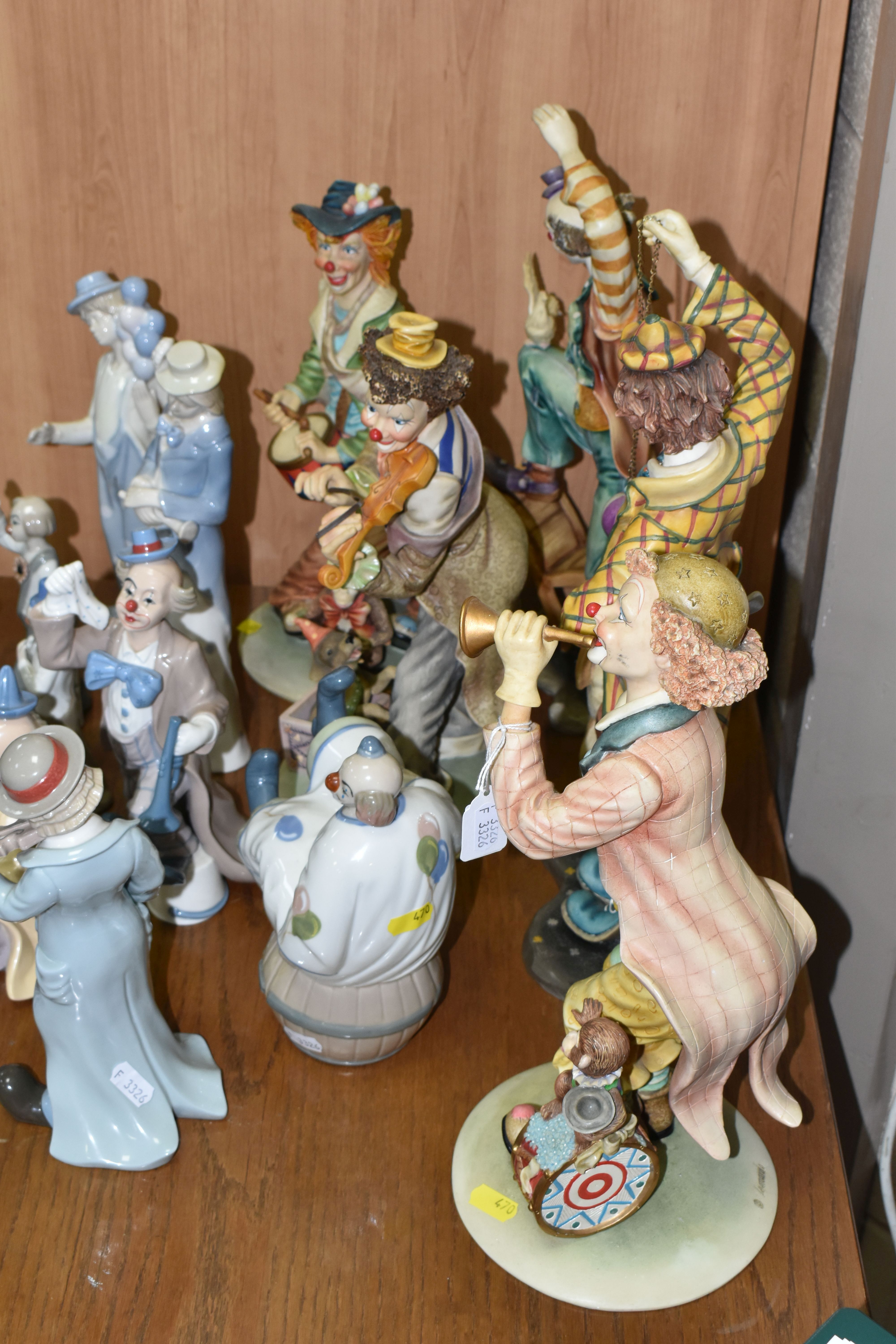 FOURTEEN FIGURES OF CLOWNS, ceramic and resin examples, including Casades and The Leonardo - Image 5 of 6