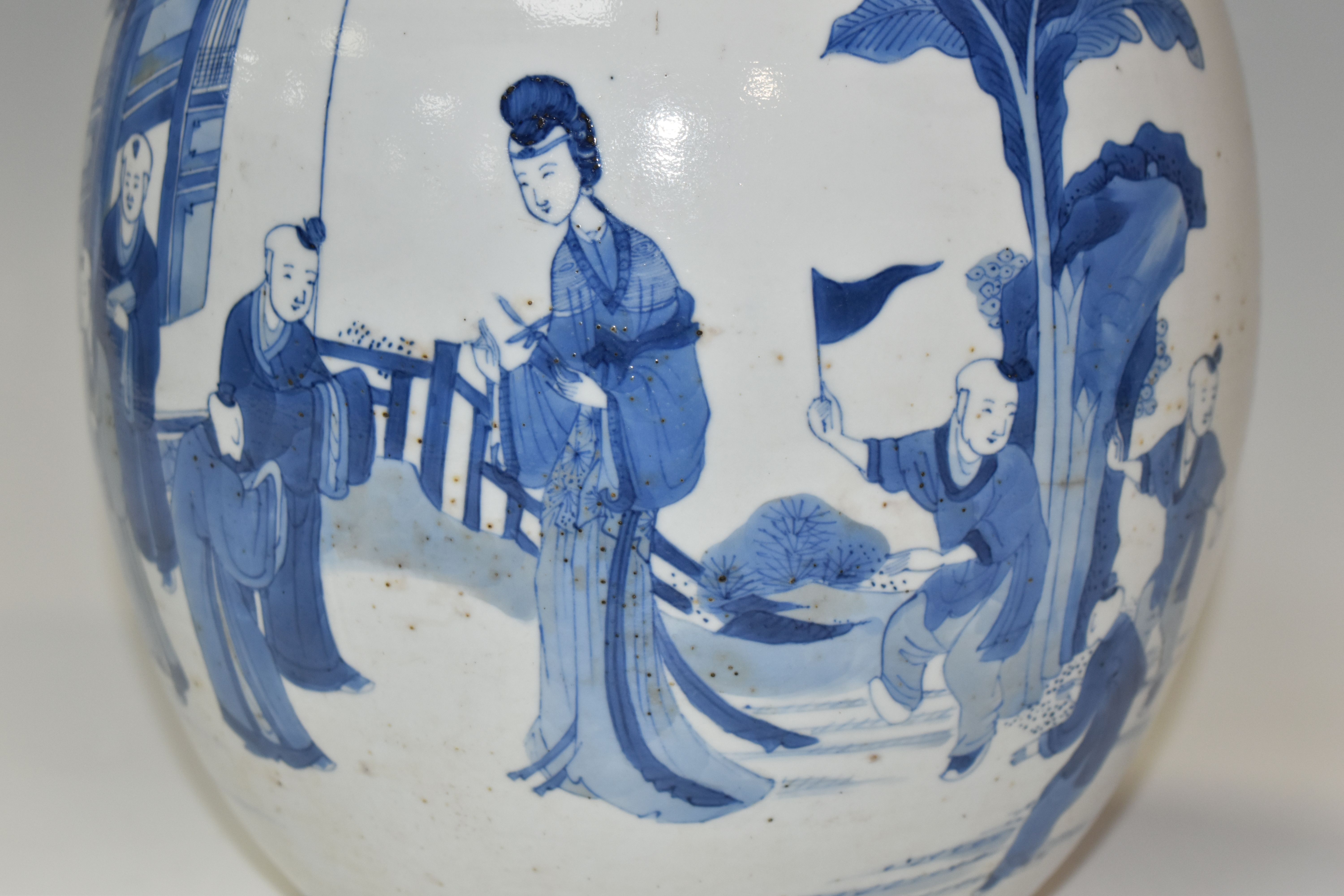 A 19TH CENTURY CHINESE PORCELAIN BLUE AND WHITE GINGER JAR WITH LEAF MARK TO BASE, decorated with - Image 9 of 9