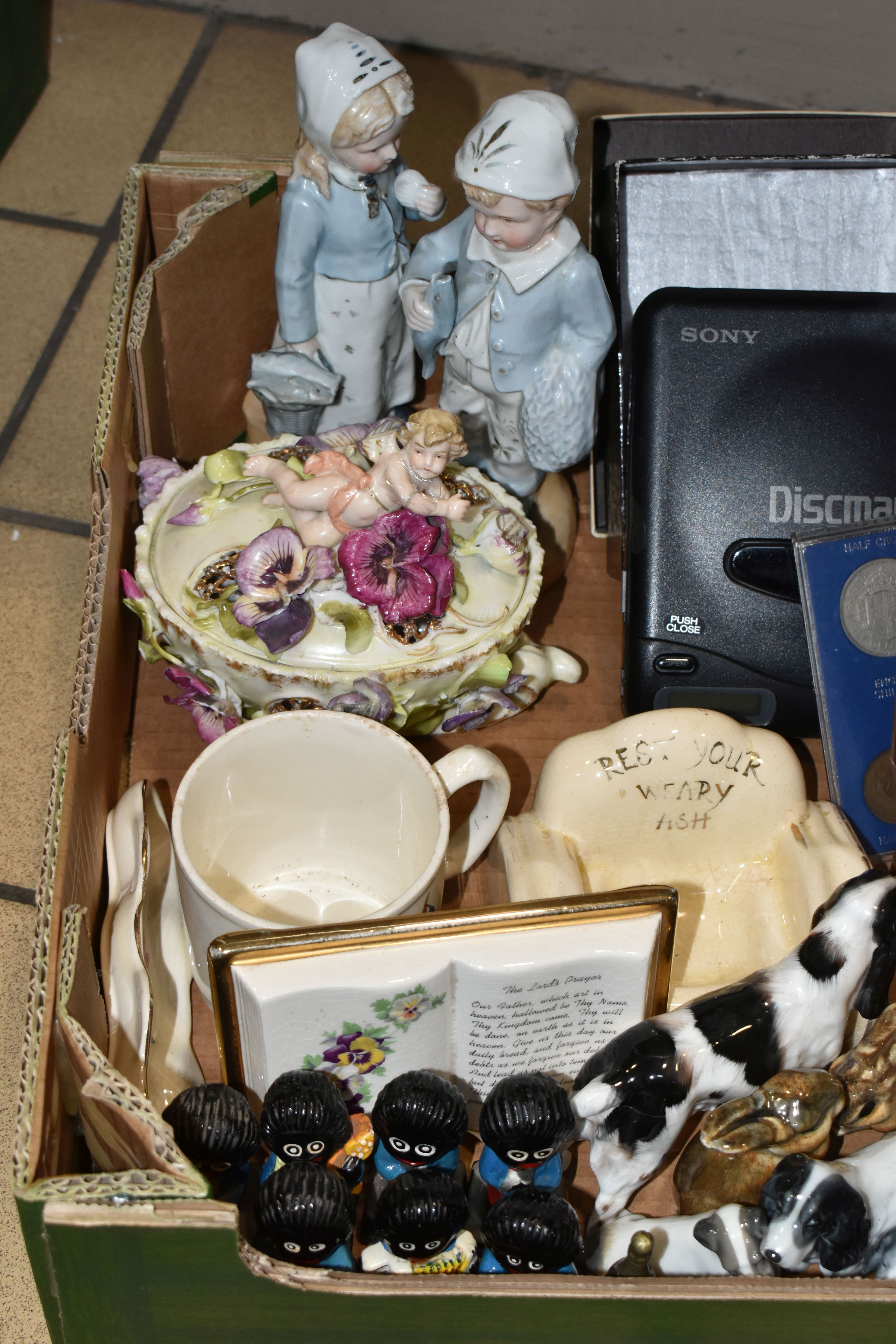 A BOX OF CERAMICS, COINS AND SUNDRY ITEMS, to include a pair of Eduard Klabena for - Image 2 of 7