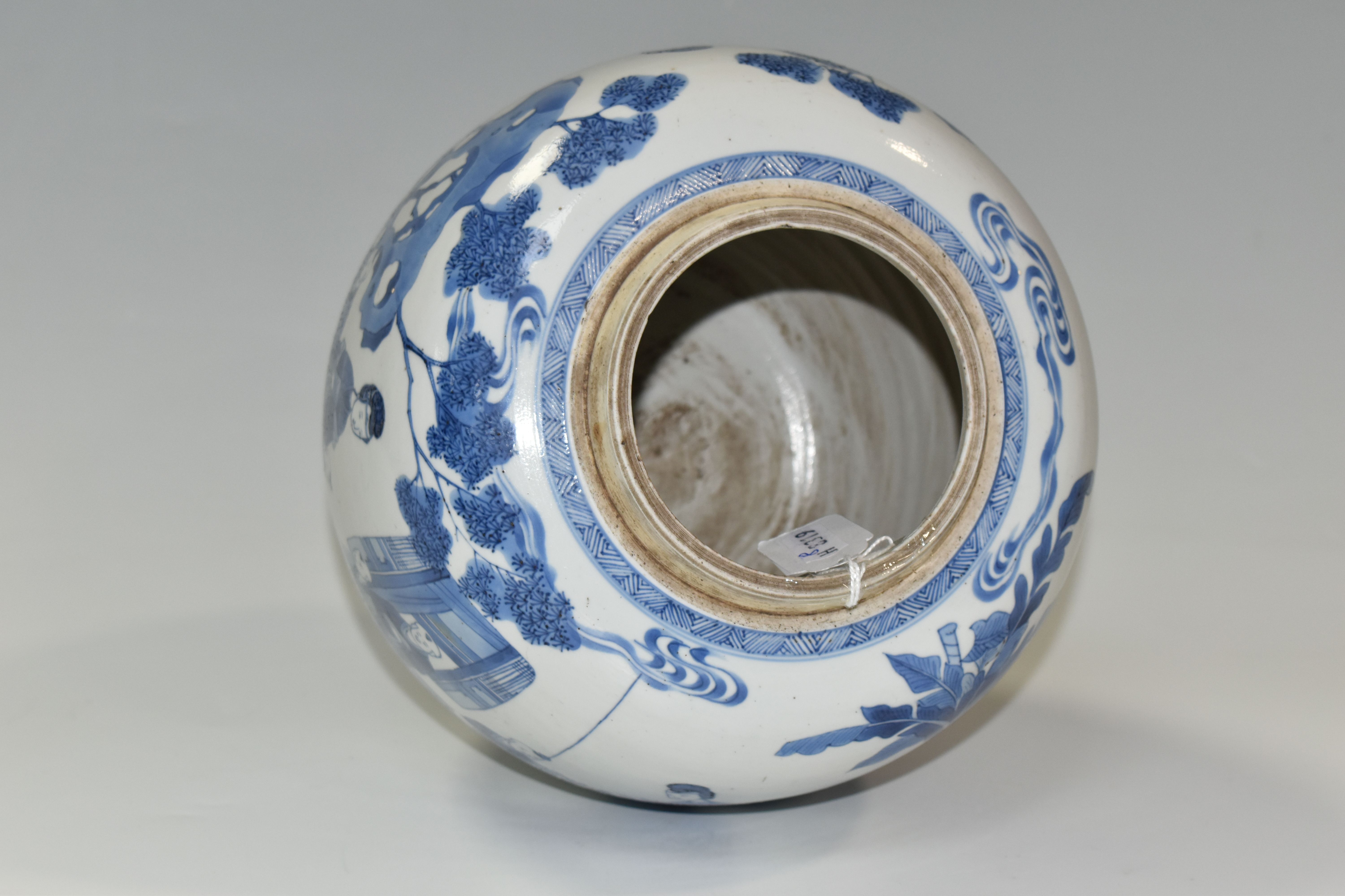 A 19TH CENTURY CHINESE PORCELAIN BLUE AND WHITE GINGER JAR WITH LEAF MARK TO BASE, decorated with - Image 6 of 9