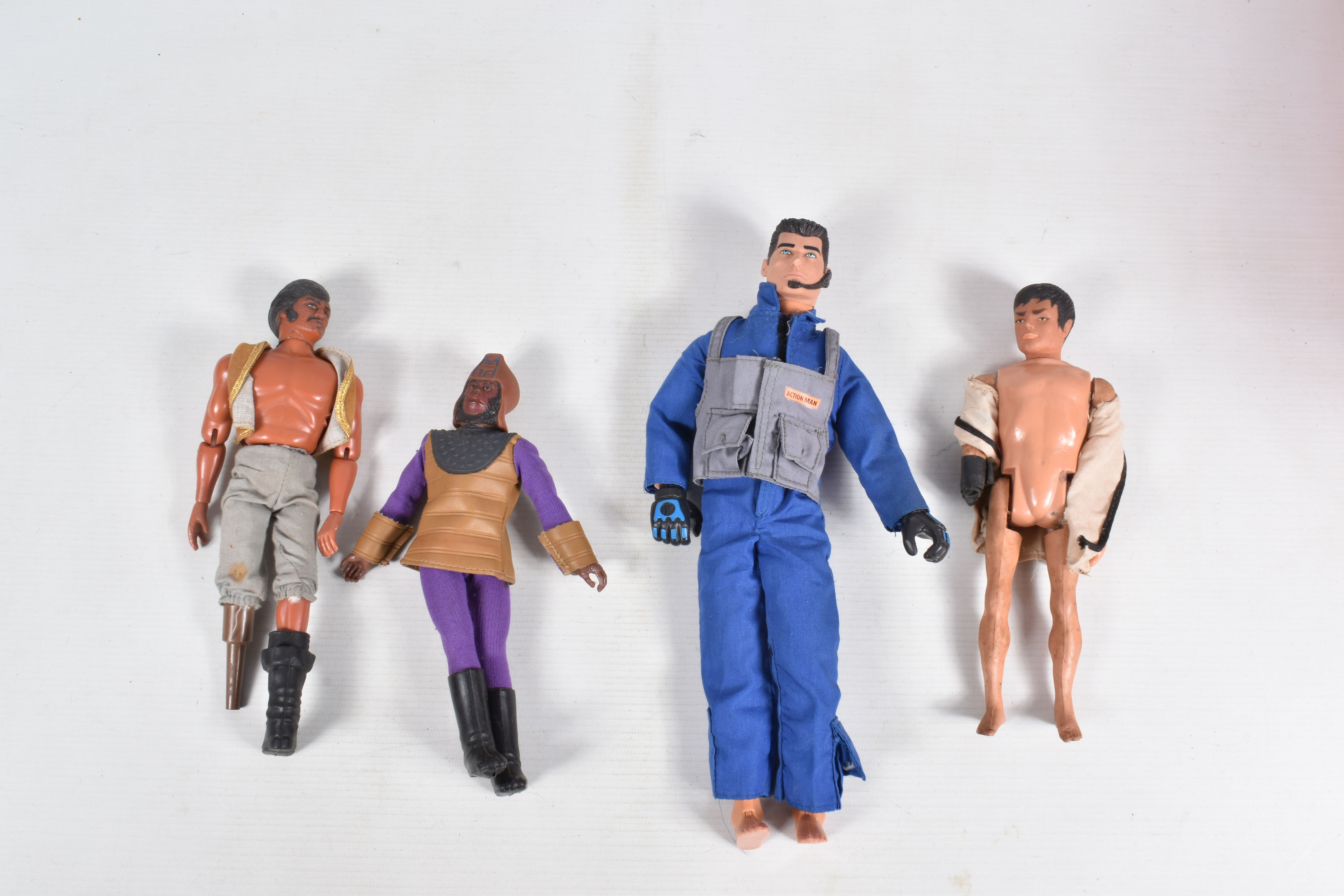 A QUANTITY OF UNBOXED AND ASSORTED ACTION MAN AND OTHER FIGURES AND ACCESSORIES, to include the - Image 7 of 8