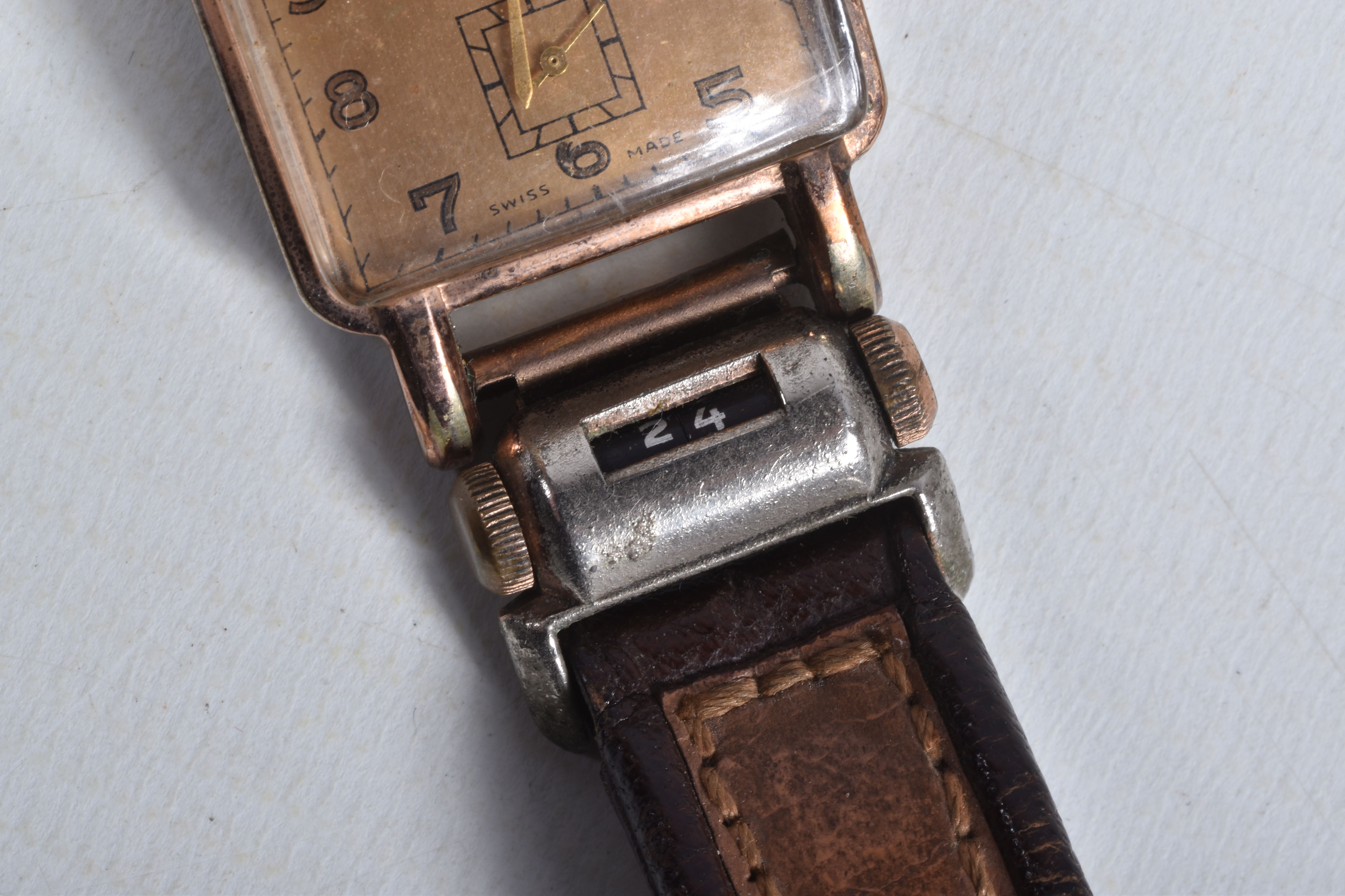 A GENTS 'ALADIN' WRISTWATCH, manual wind, rectangular gold tone dial signed 'Aladin', Arabic - Image 5 of 9