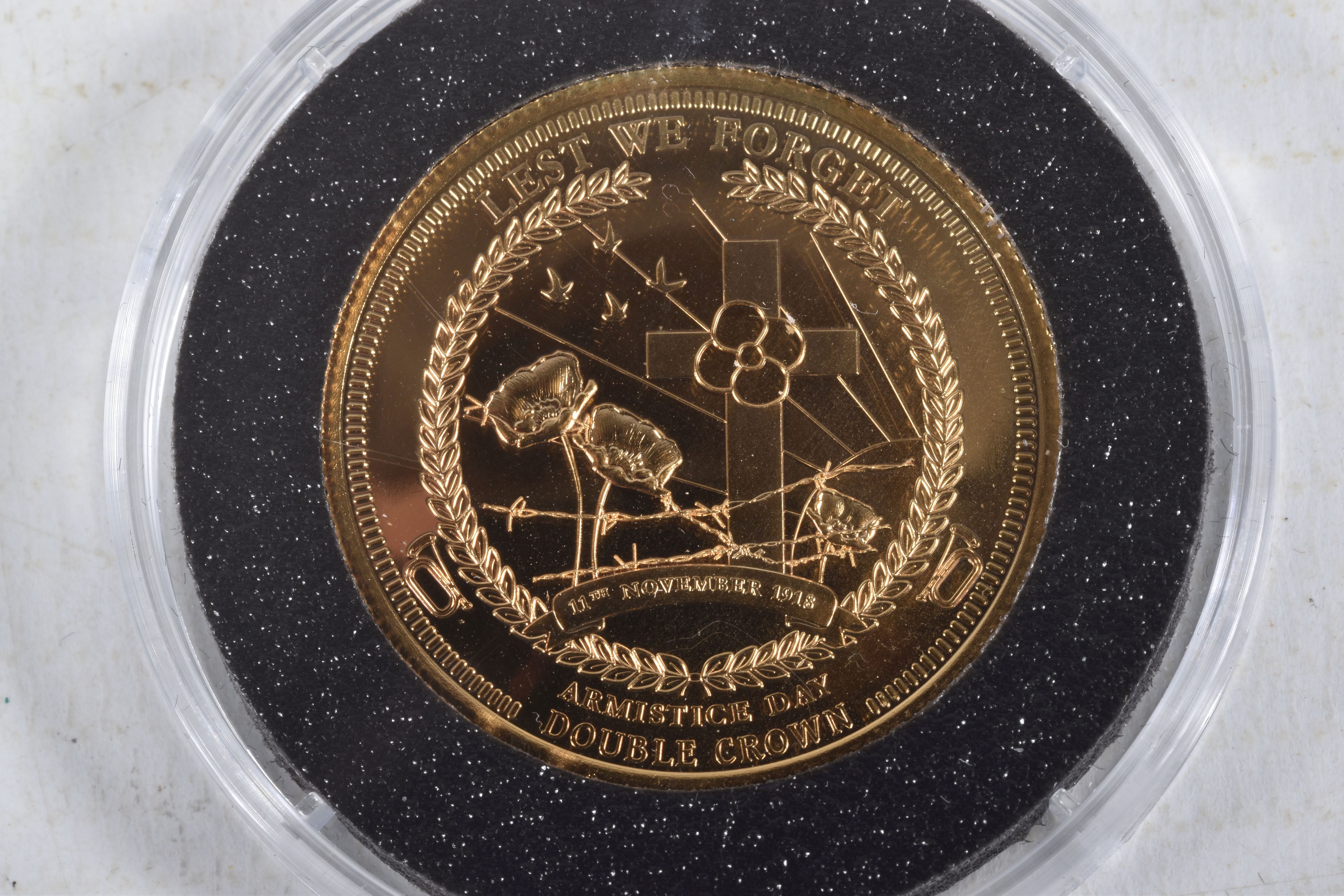 A 9CT COMMEMORATIVE DOUBLE CROWN PROOF COIN, commemorating Armistice day, dated 2015, stated - Image 3 of 5