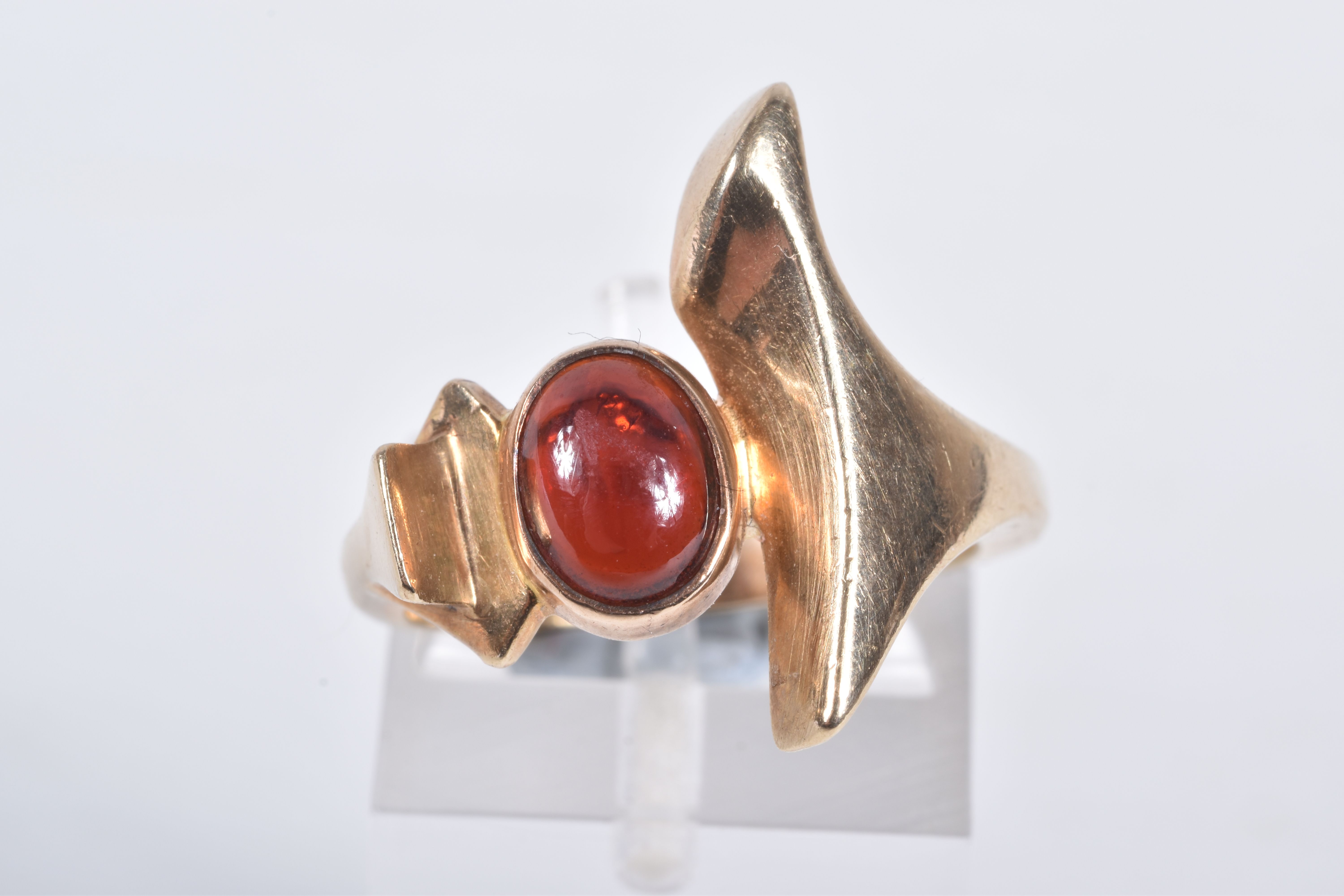 A 9CT GOLD GARNET DRESS RING, abstract design set with an oval garnet cabochon, collet set between - Image 2 of 4