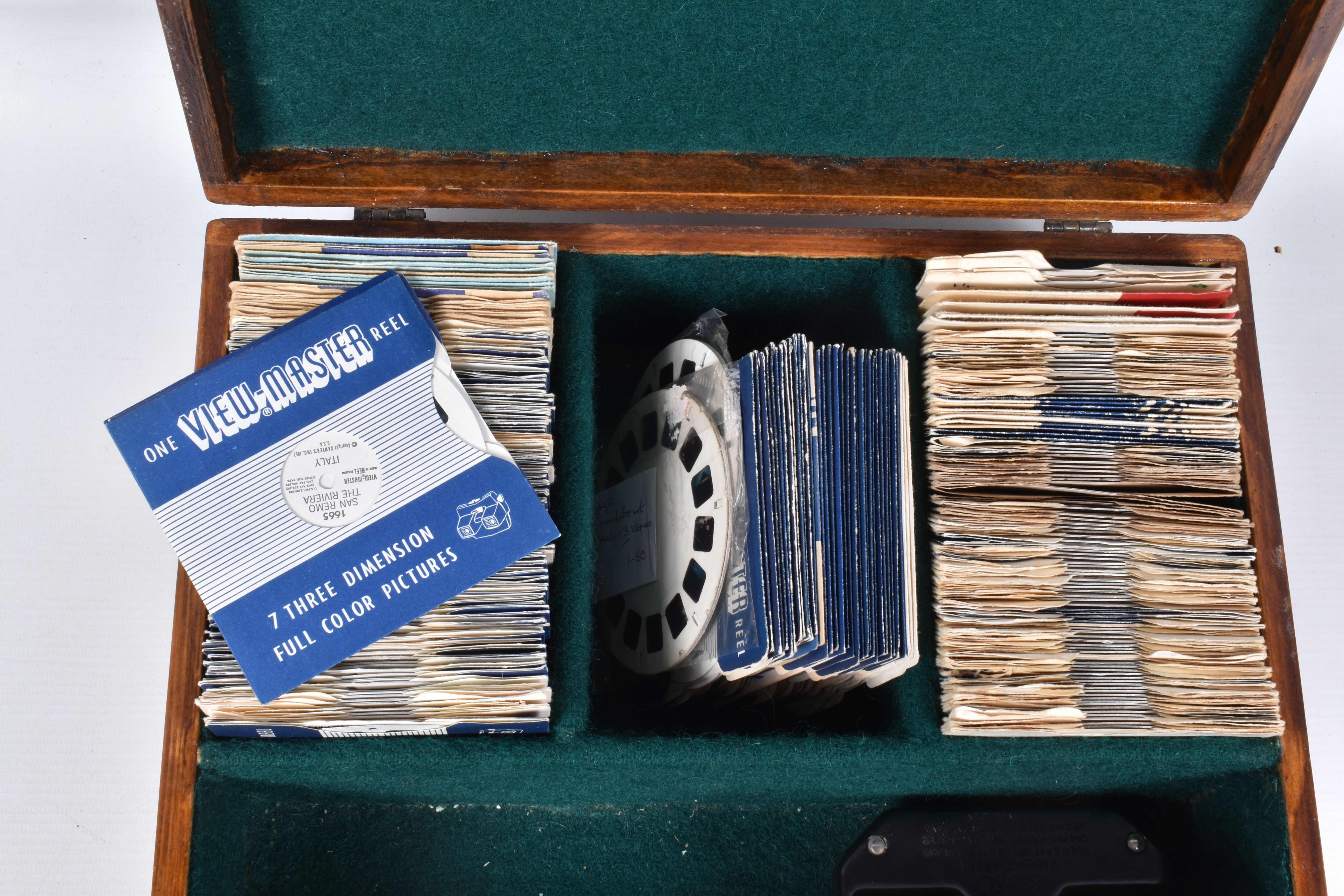 A WOODEN CASE CONTAINING A SAWYER’S VIEW-MASTER 3D VIEWER AND A QUANTITY OF SAWYER’S AND OTHER - Image 12 of 12