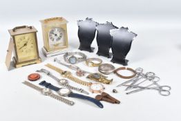 A SMALL COLLECTION OF WATCHES AND QUARTZ CARRIAGE CLOCKS, to include two quartz carriage clocks, one
