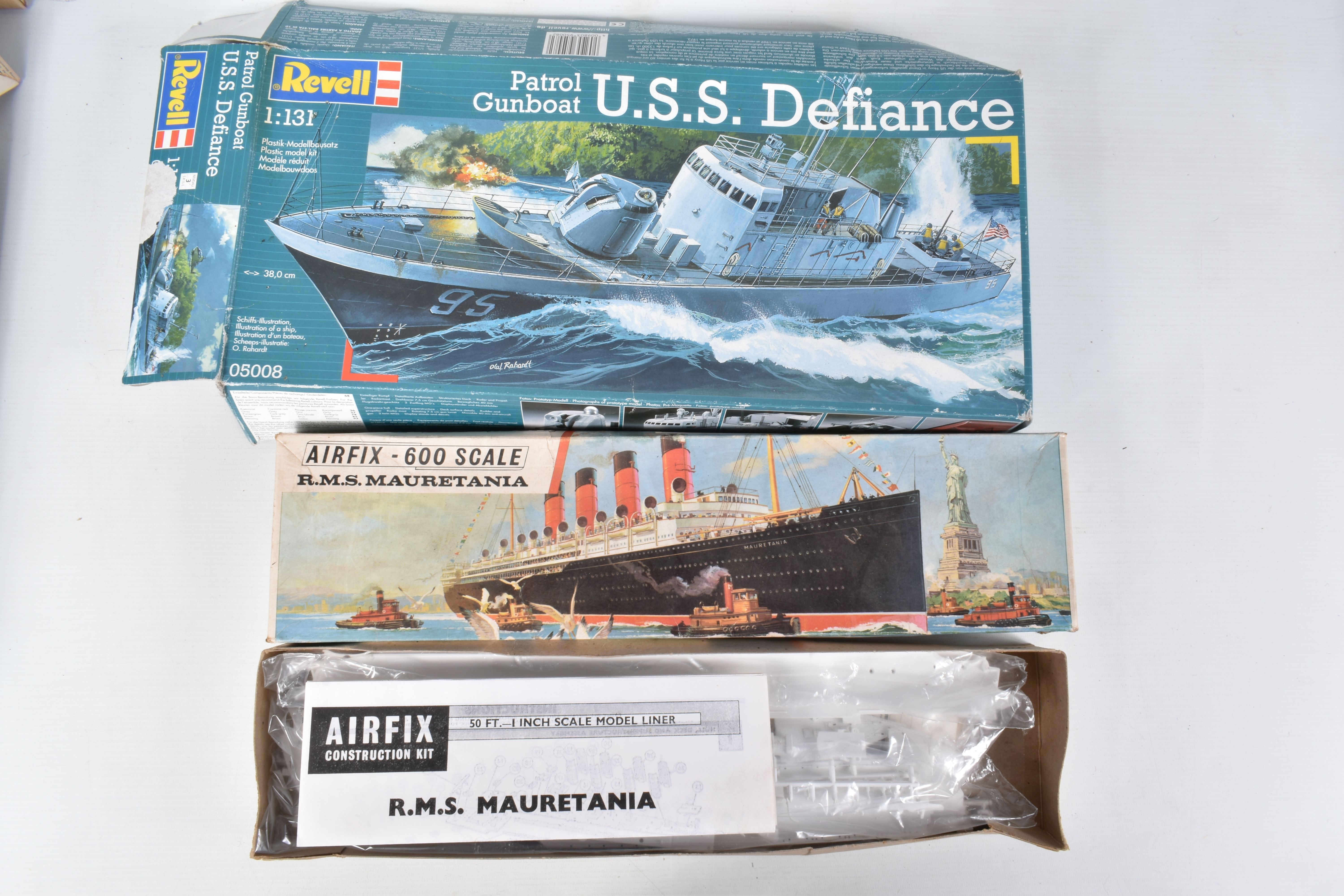 SIX BOXED UNBUILT MODEL SHIP KITS, the first is an Airfix-600 S.S. FRANCE numbered F6025, a Revell - Bild 2 aus 6