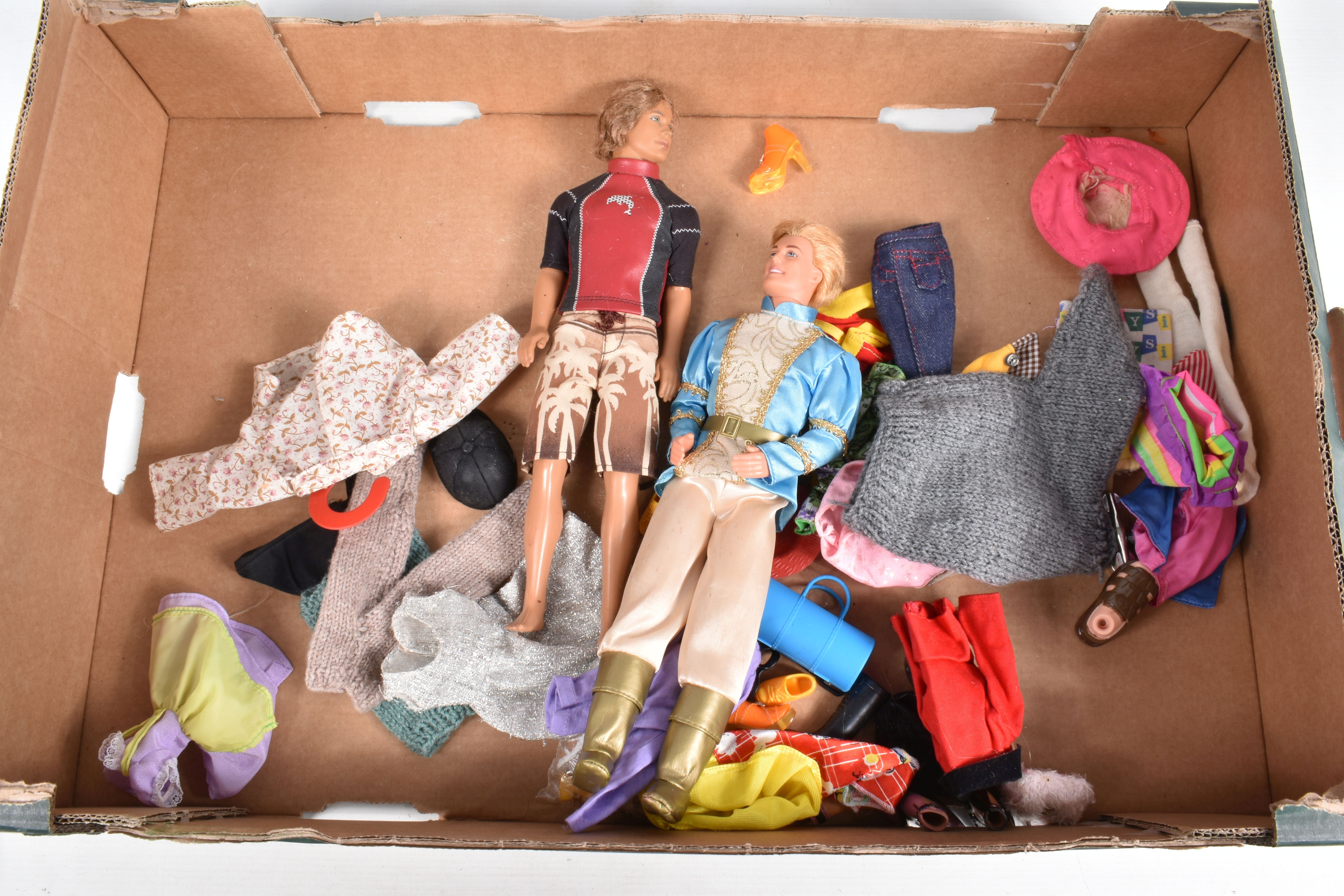 A QUANTITY OF MATTEL BARBIE AND OTHER MODERN DOLLS, assorted Barbie including several marked with - Image 10 of 10