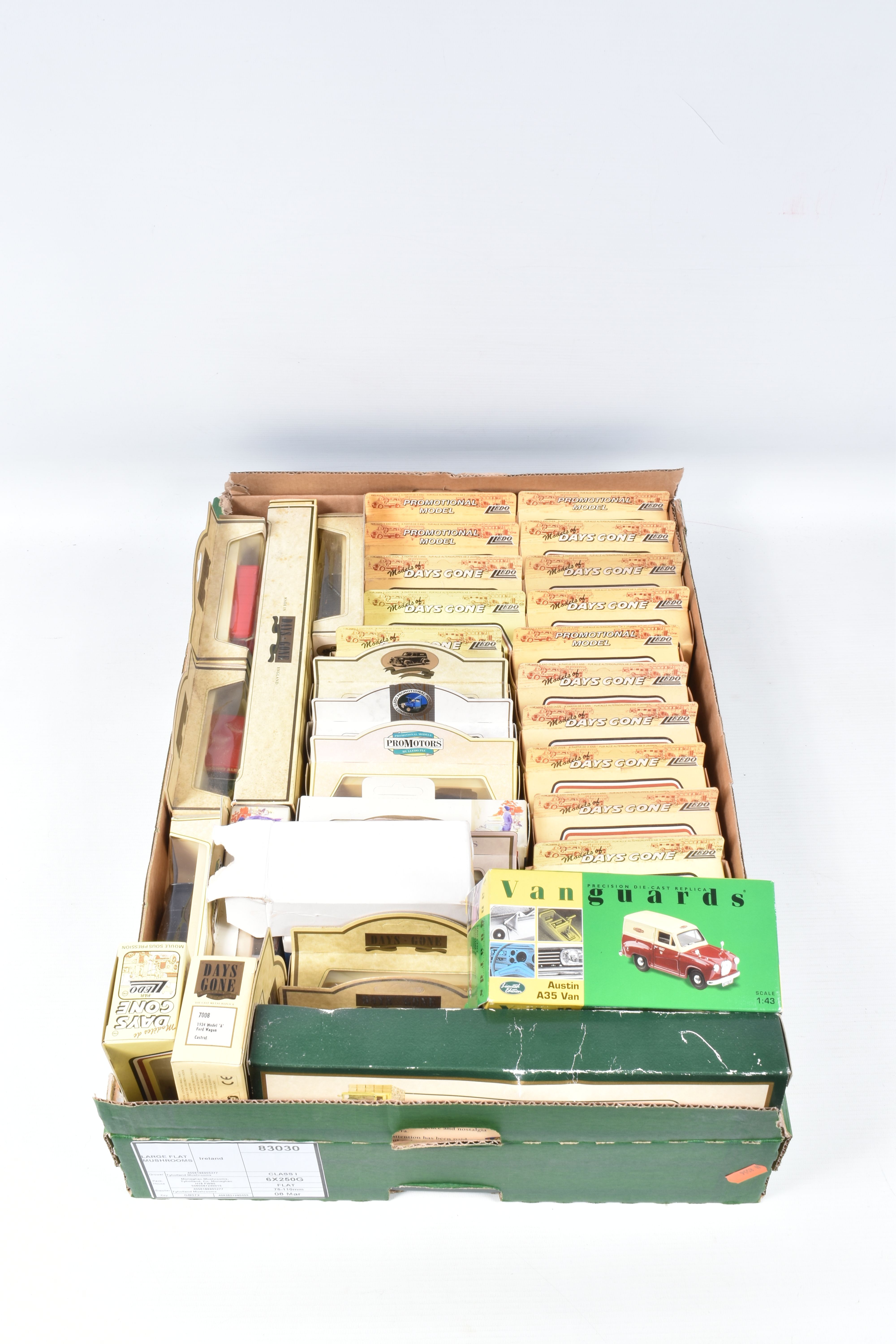 FOUR BOXES OF ASSORTED LLEDO, MATCHBOX AND OXFORD DIECAST MODEL VEHICLES, some of the Lledo models - Image 6 of 17