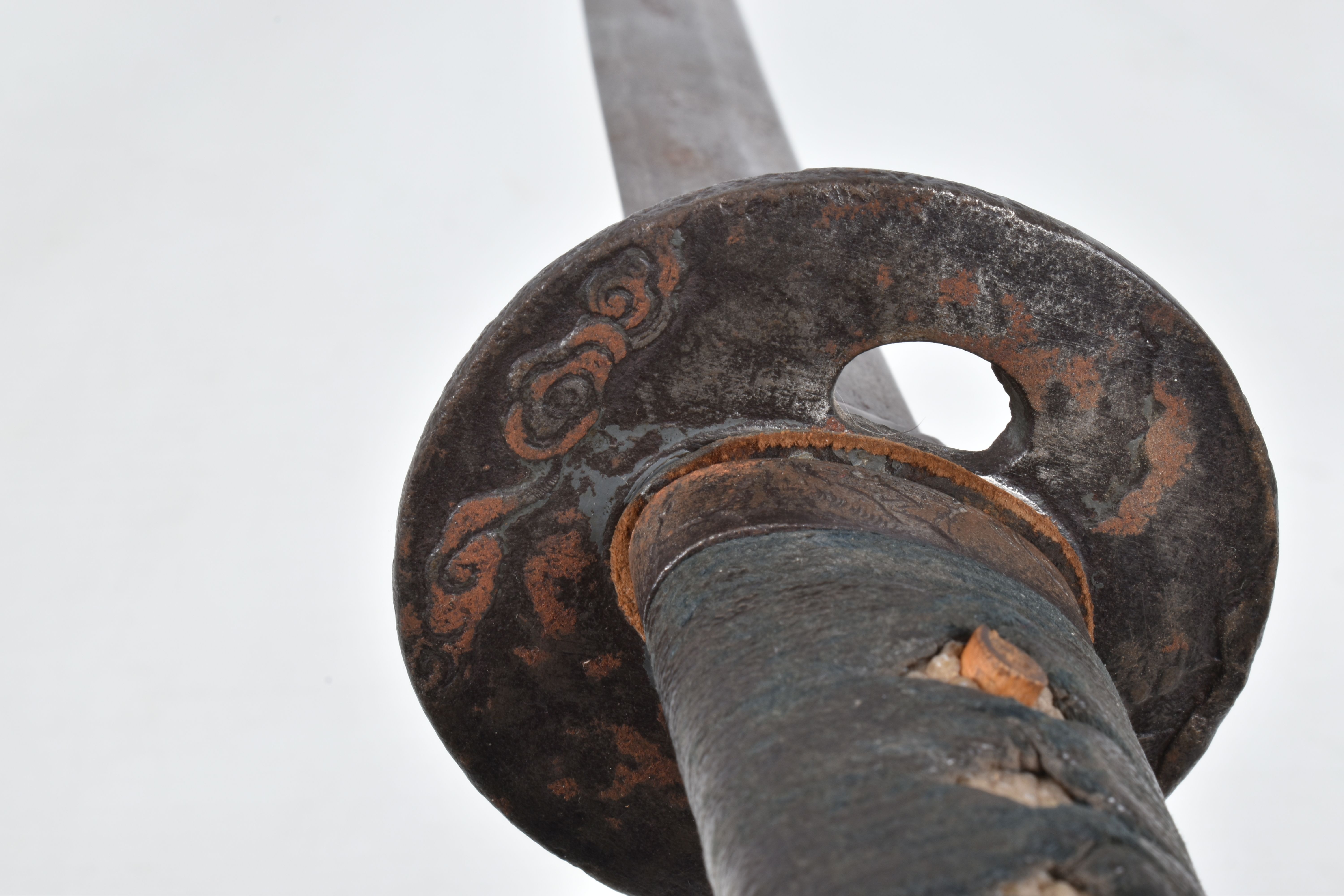 A BELLIEVED TO BE 18TH CENTURY JAPANESE WAKIZASHI SWORD, worn blade, the tsuba cast with birds, - Image 16 of 36