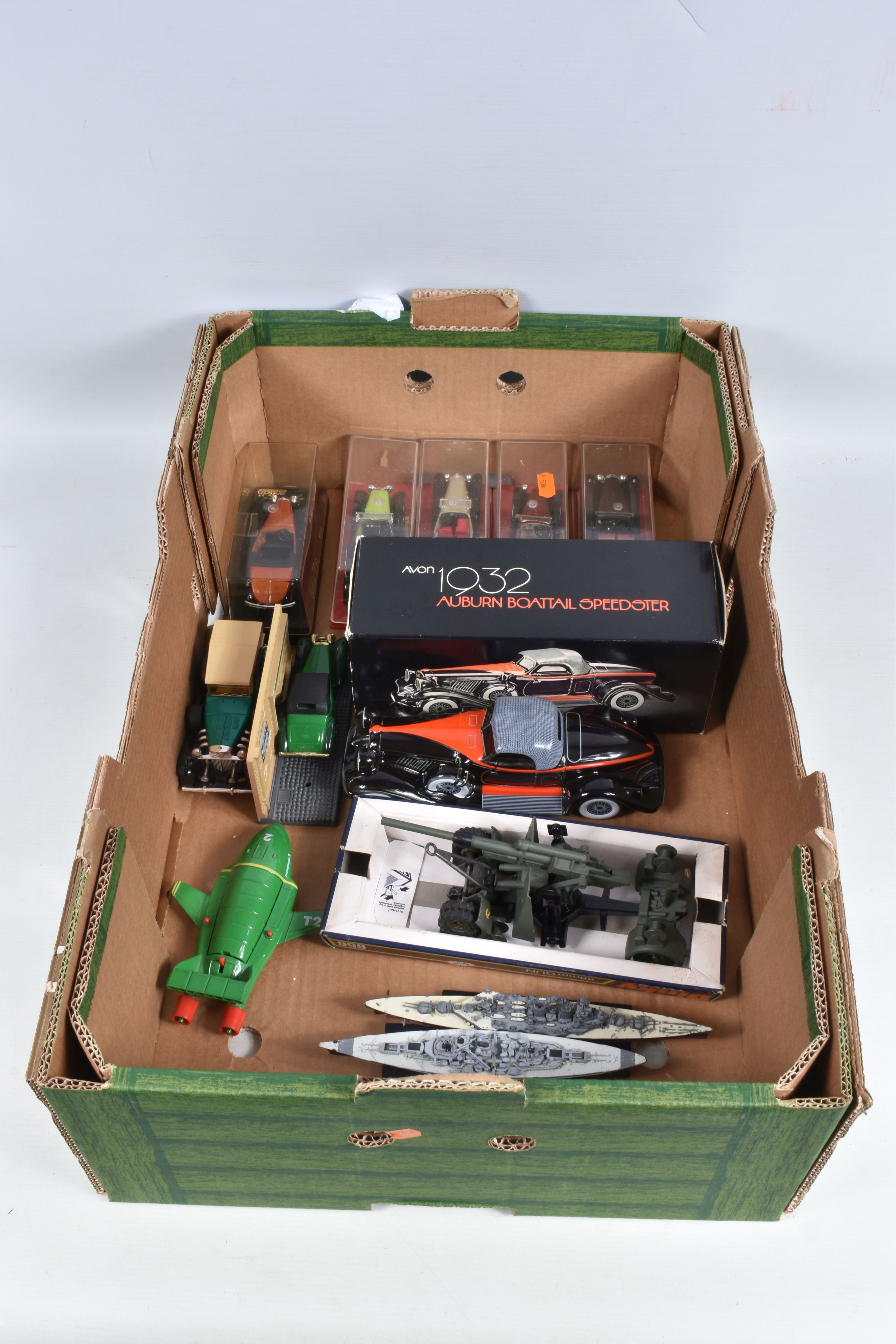 THREE BOXES OF BOXED AND UNBOXED MODEL VEHICLES AND AIRCRAFTS, some of the model aircrafts include a - Bild 2 aus 13