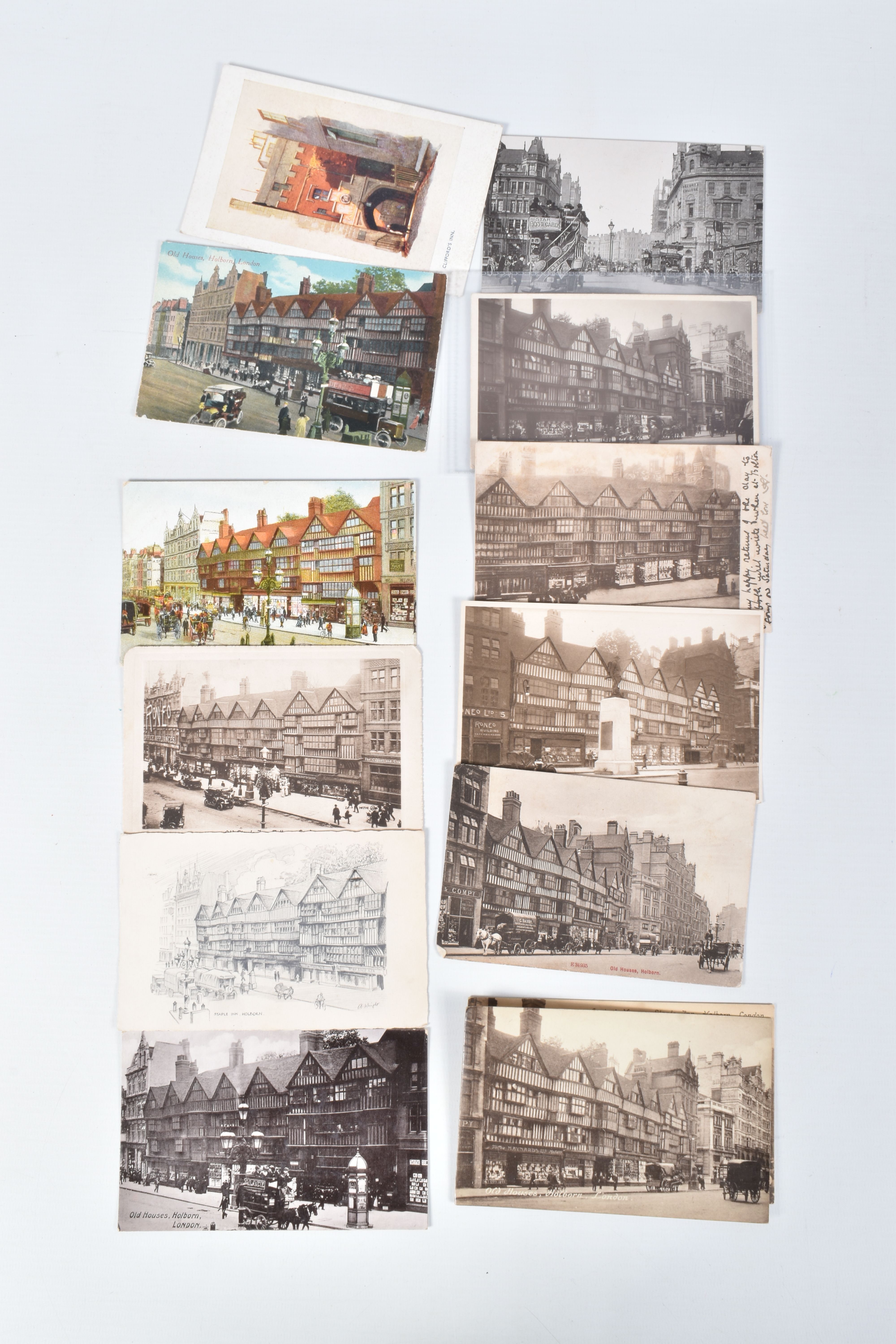 A LARGE COLLECTION OF POSTCARDS, APPROXIMATELY 900, to include the Tower and Tower Bridge, - Image 8 of 10