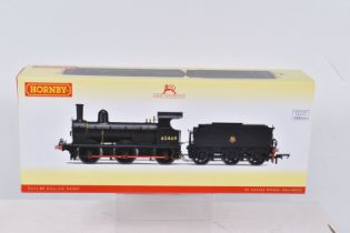 A BOXED OO GAUGE HORNBY MODEL RAILWAY STEAM LOCOMOTIVE Class J15 no. 65469 in BR Black with Early