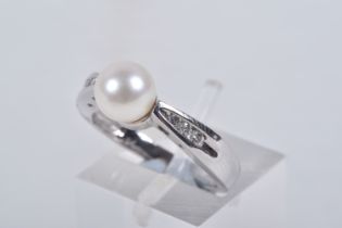 A MODERN 9CT WHITE GOLD CULTURED PEARL AND DIAMOND RING, set with a cultured pearl, measuring