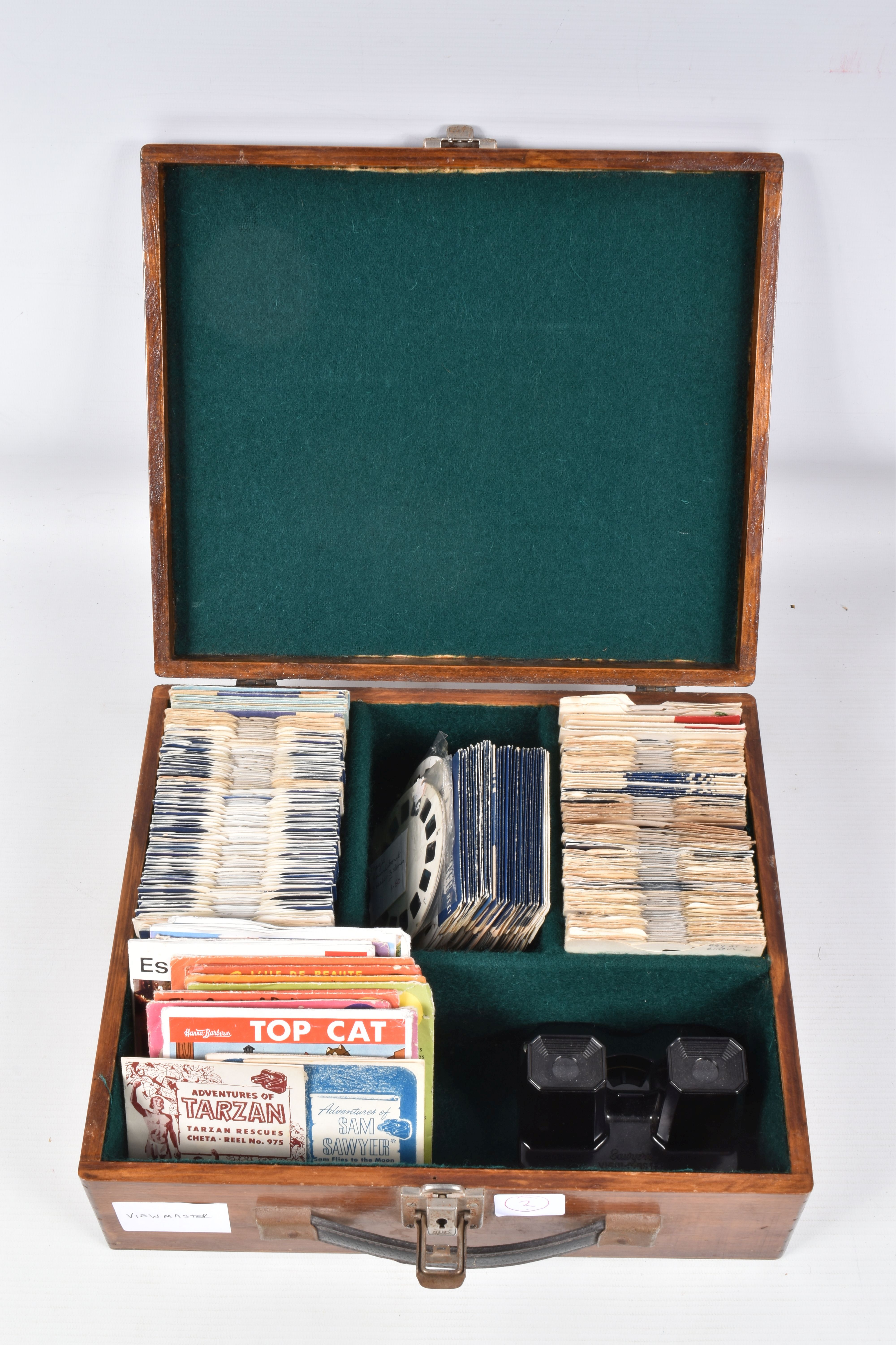 A WOODEN CASE CONTAINING A SAWYER’S VIEW-MASTER 3D VIEWER AND A QUANTITY OF SAWYER’S AND OTHER - Image 9 of 12