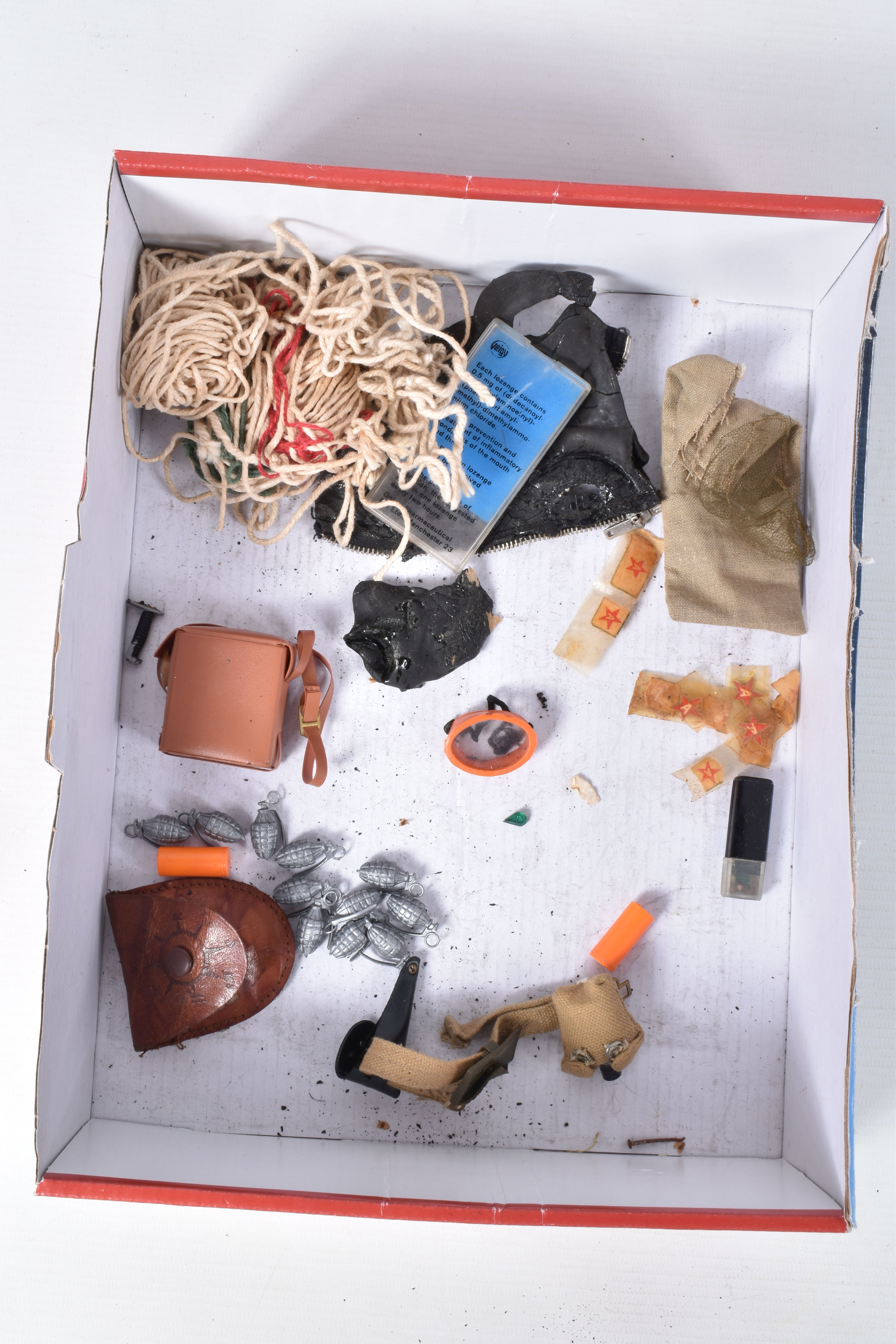 A QUANTITY OF ASSORTED ACTION MAN ITEMS, to include 1960's light brown moulded and painted hair - Image 3 of 8