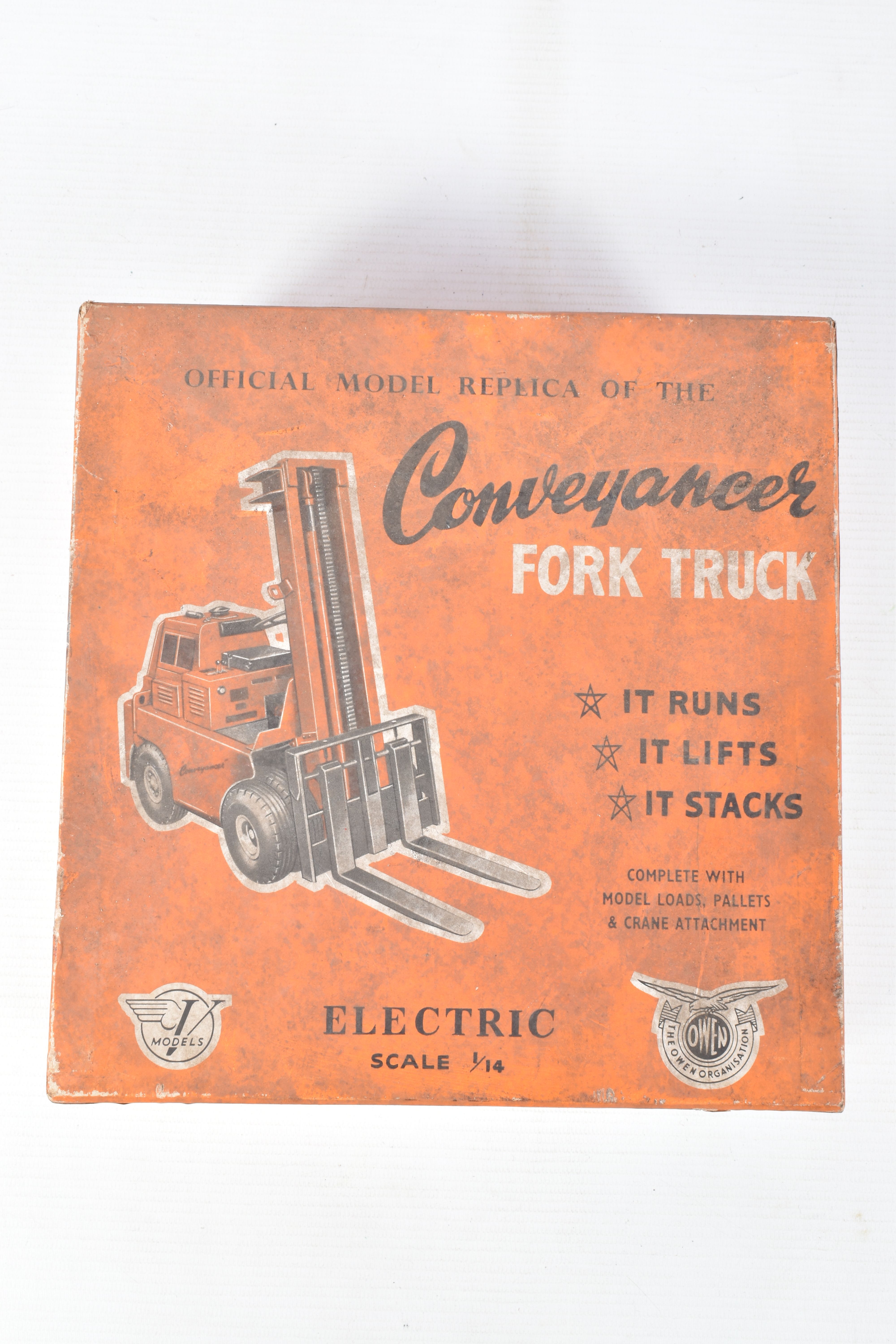 A BOXED VICTORY INDUSTRIES PLASTIC BATTERY OPERATED CONVEYANCER FORK LIFT TRUCK MODEL, 1/14 scale, - Image 2 of 9