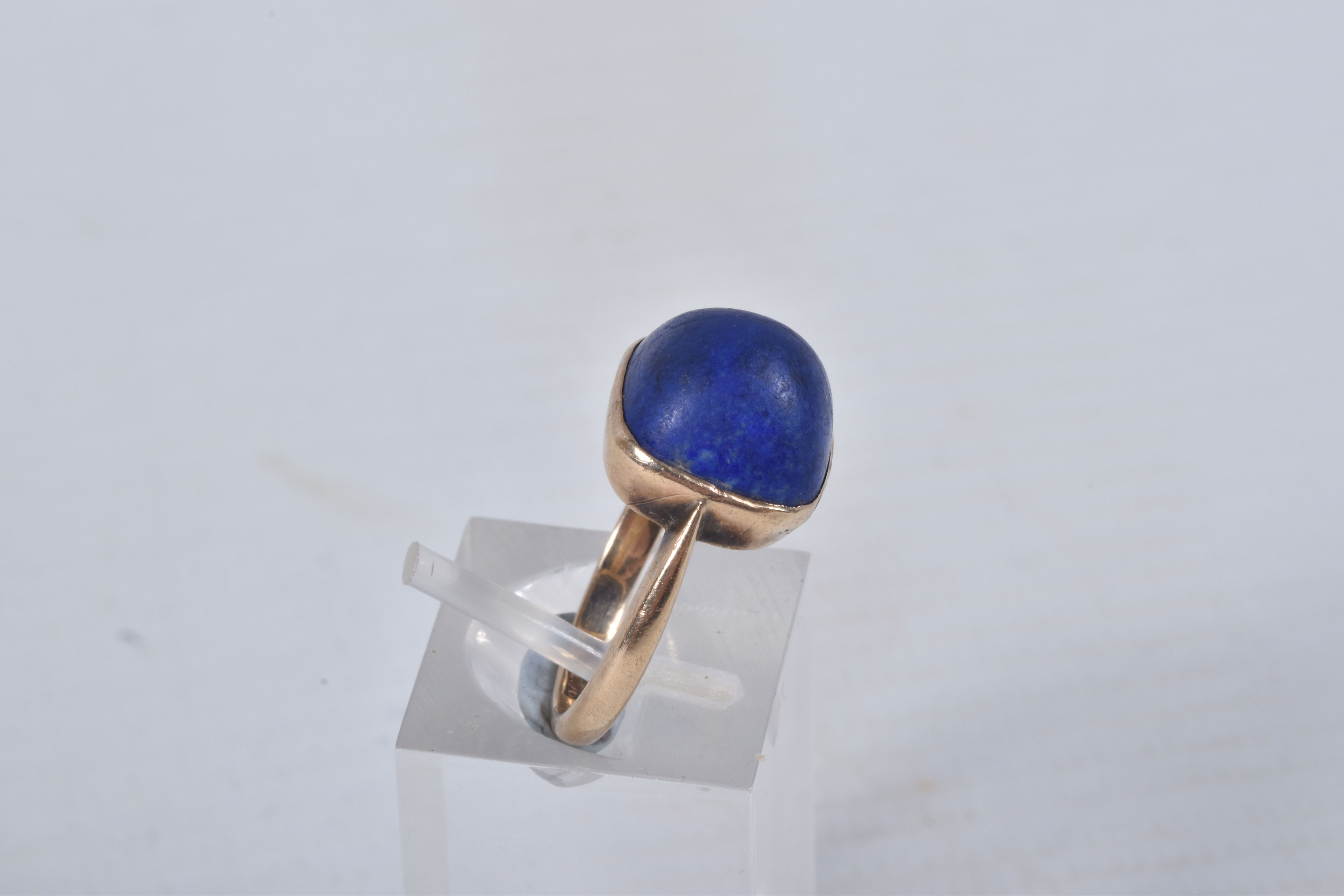 A LAPIS LAZULI RING, designed as a square lapis lazuli cabochon in a collet setting to the plain - Image 2 of 4