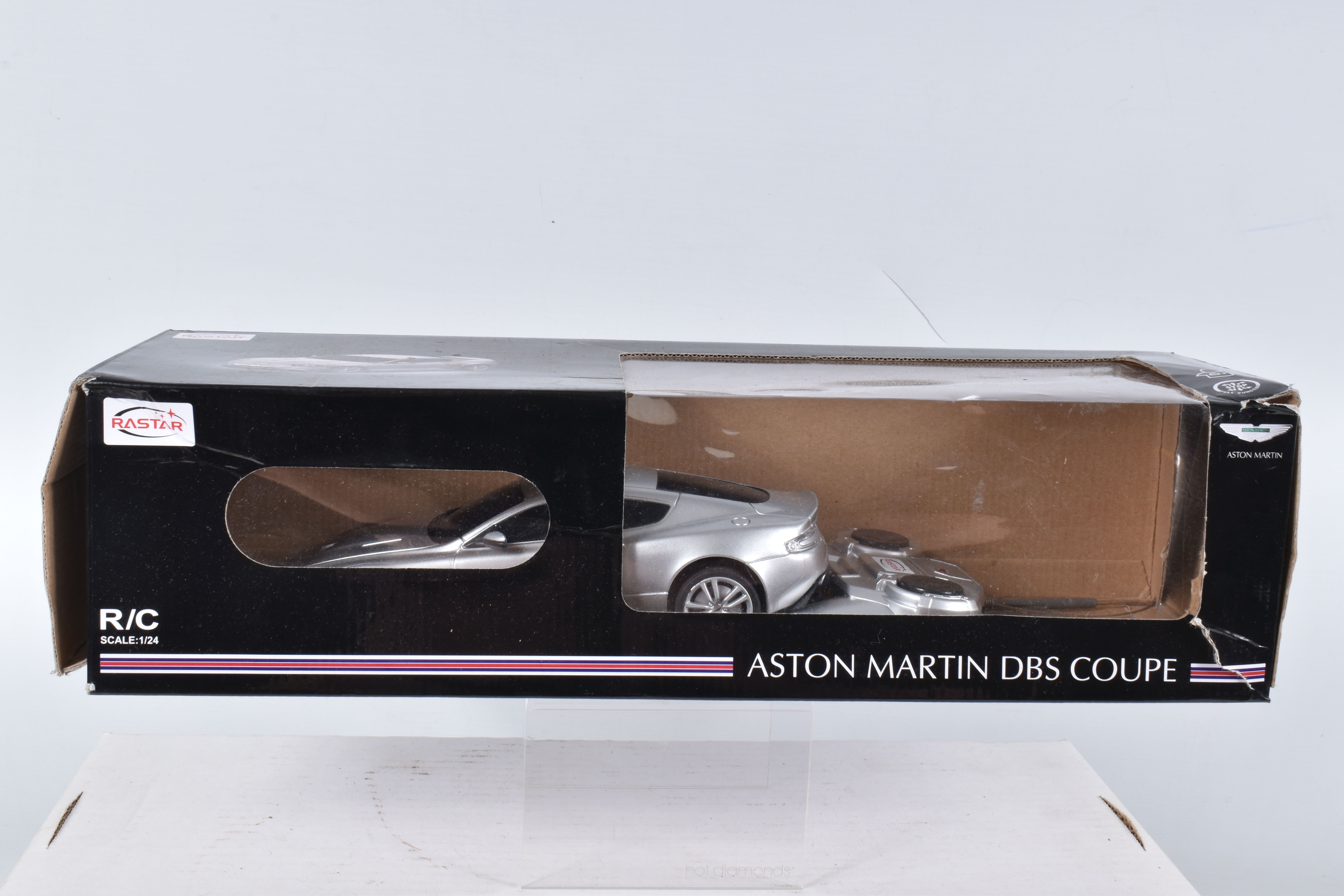 A COLLECTION OF BOXED MODEL AND RC CARS, to include a Minichamps Lotus Esprit Orange Pearl, box worn - Image 10 of 13