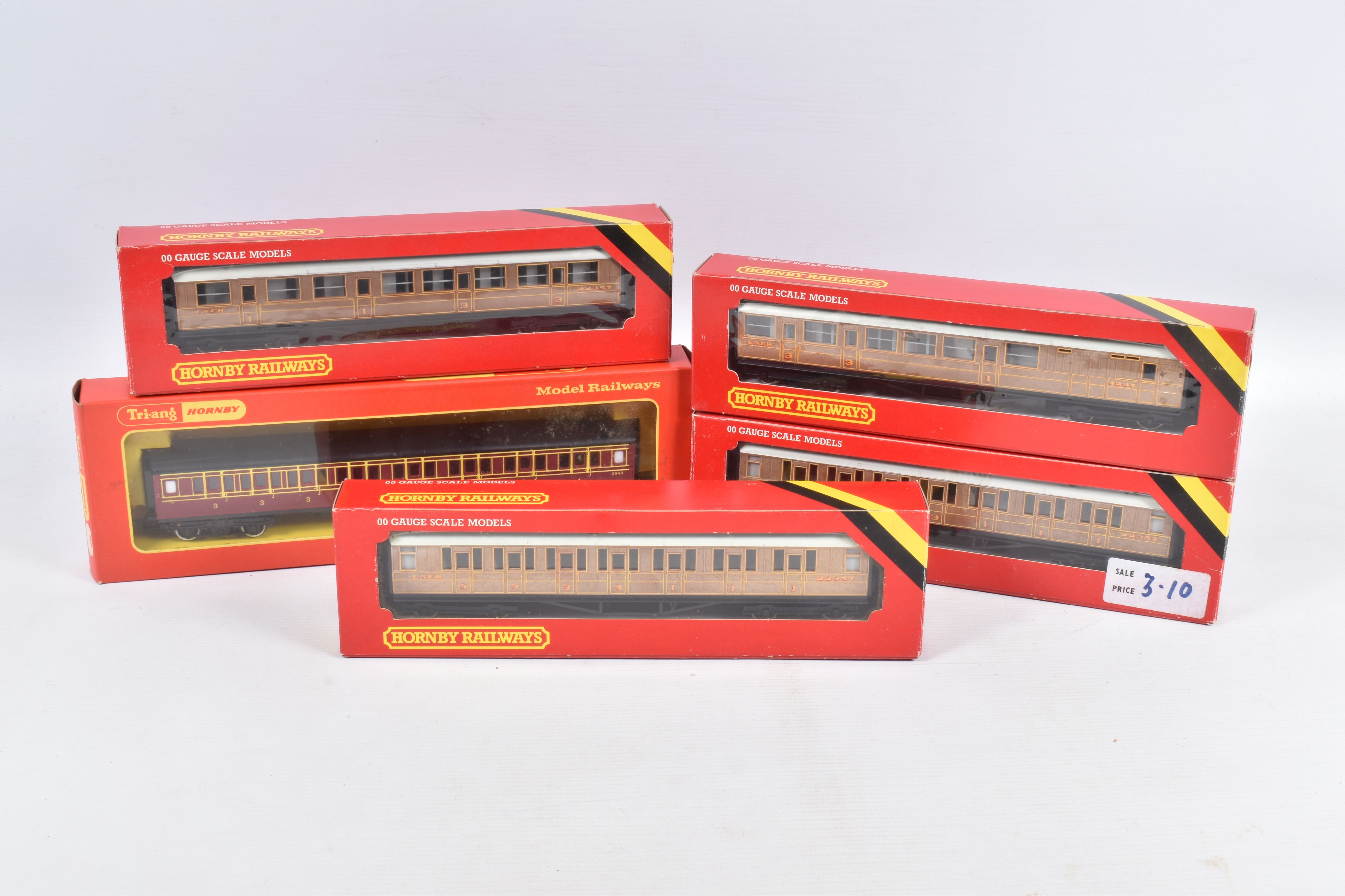 A QUANTITY OF BOXED AND UNBOXED OO GAUGE ROLLING STOCK, to include boxed Tri-ang Hornby Caledonian - Image 3 of 9