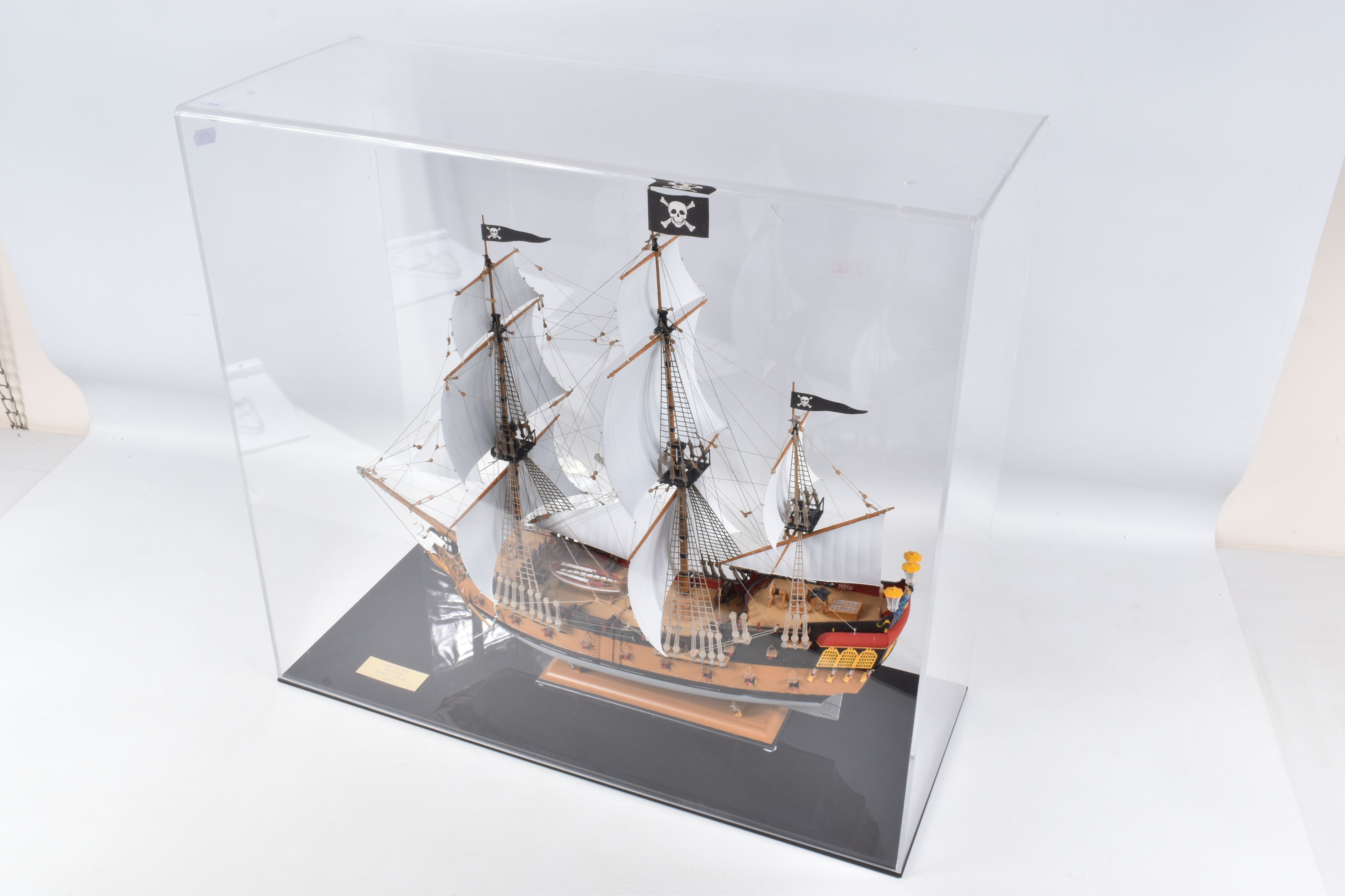 THREE CONSTRUCTED REVELL PLASTIC KITS OF BRITISH SHIPS ALL HOUSED IN PERSPEX DISPLAY CASES, ' - Bild 2 aus 21