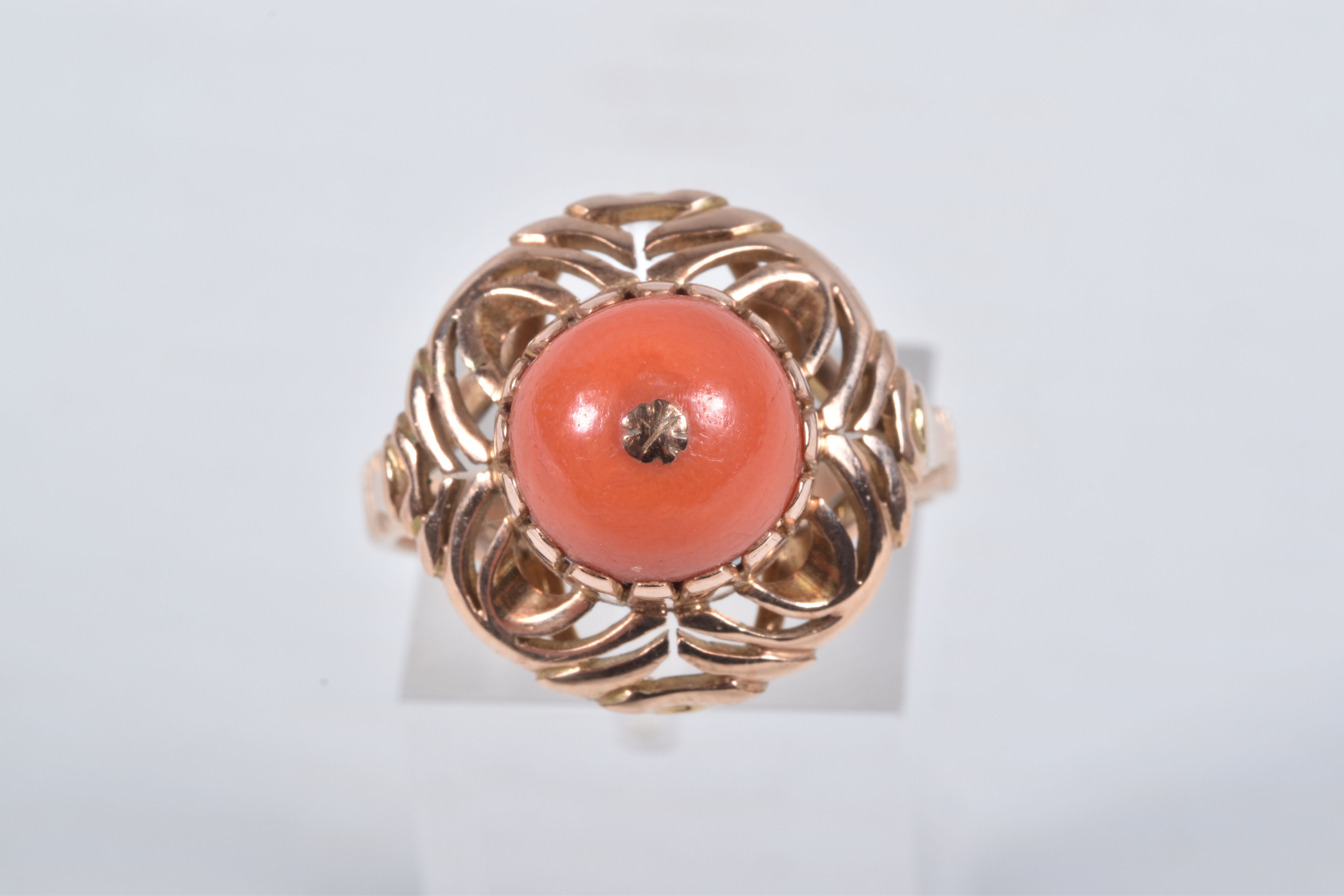 A YELLOW METAL CORAL RING, set with a raised coral cabochon with pin to the centre, in a claw - Image 2 of 5