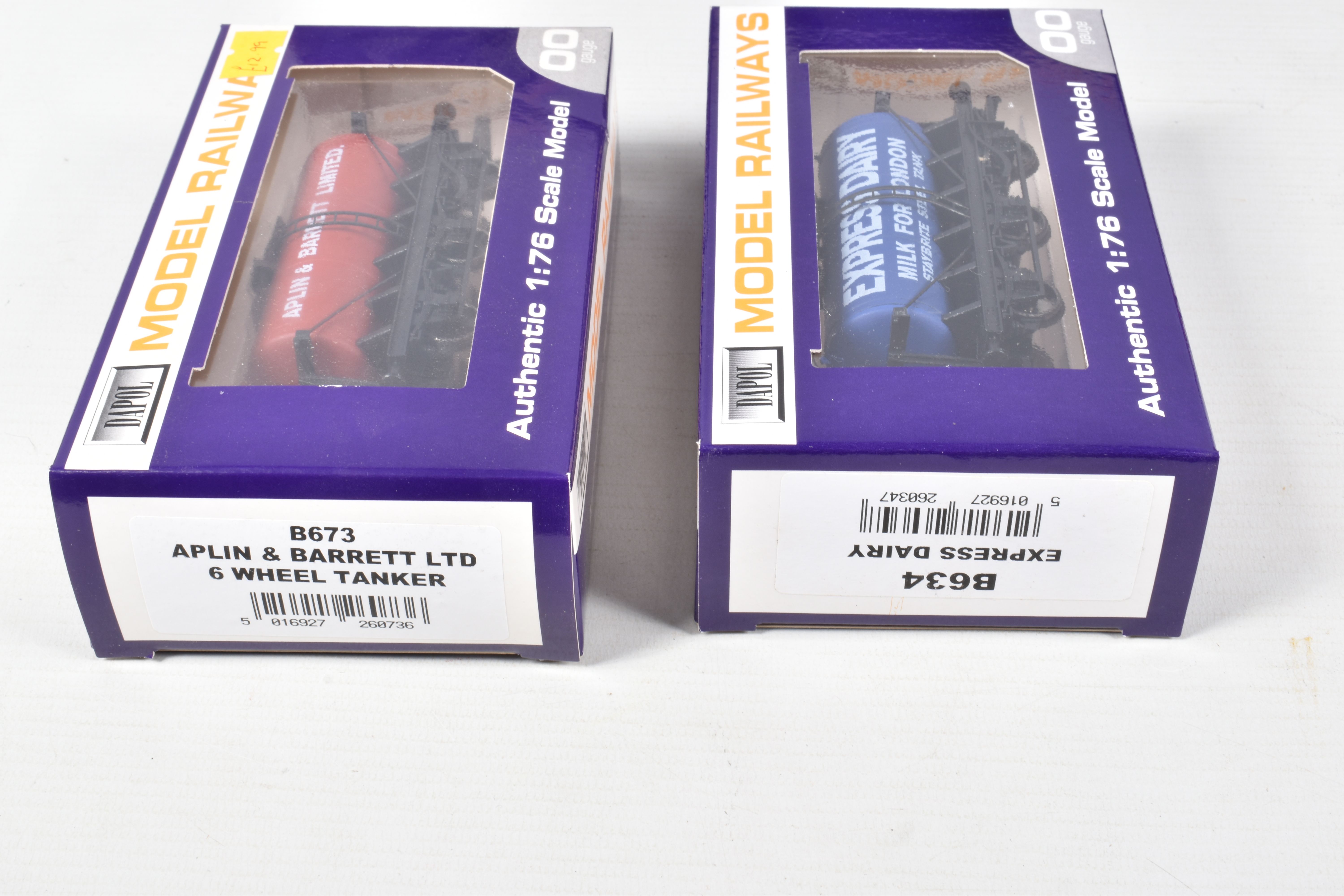 TEN BOXED OO GAUGE DAPOL MODEL RAILWAY WAGON SIX WHEEL TANKERS, to include a Milk UD, item no. B762, - Image 6 of 11