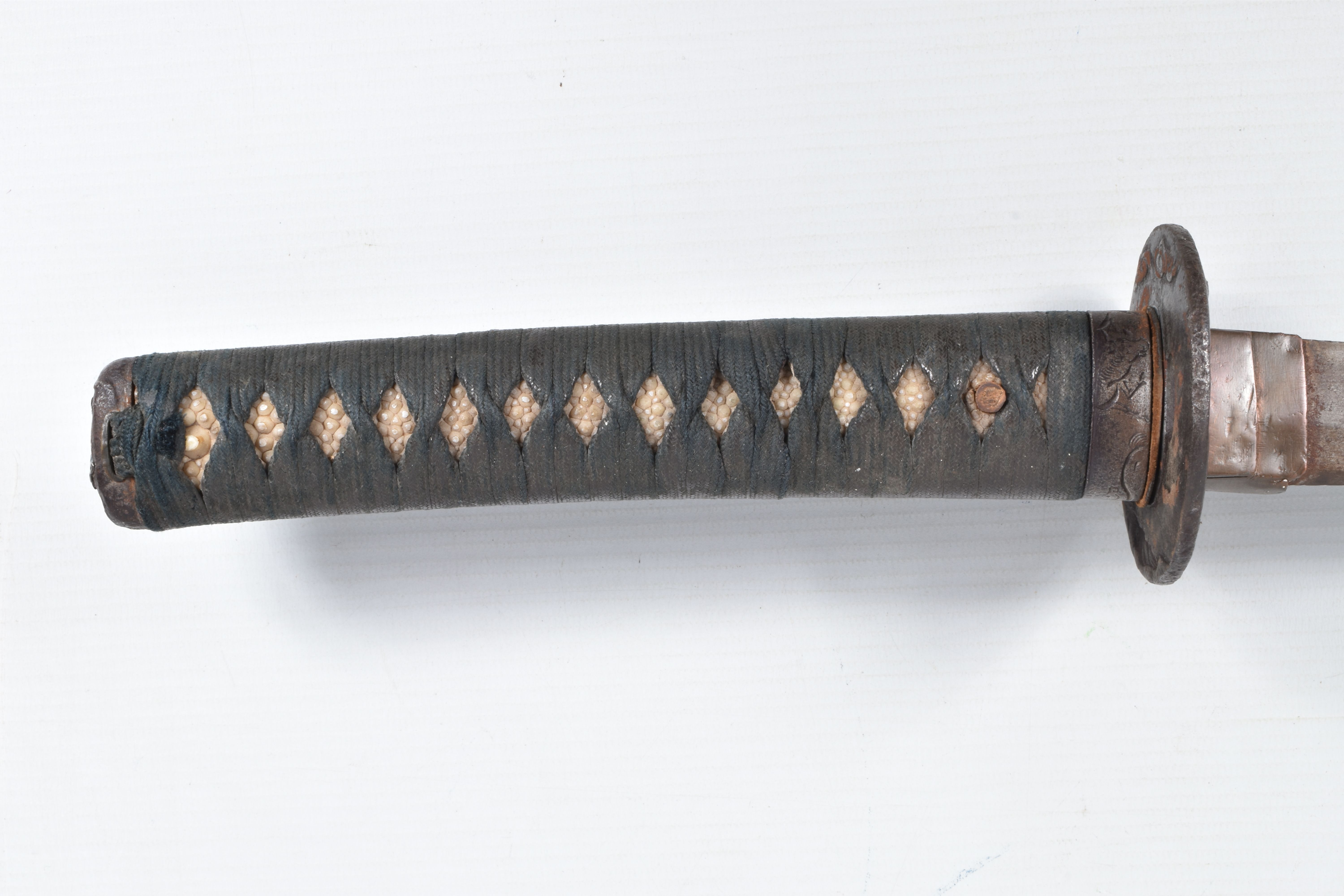 A BELLIEVED TO BE 18TH CENTURY JAPANESE WAKIZASHI SWORD, worn blade, the tsuba cast with birds, - Image 2 of 36