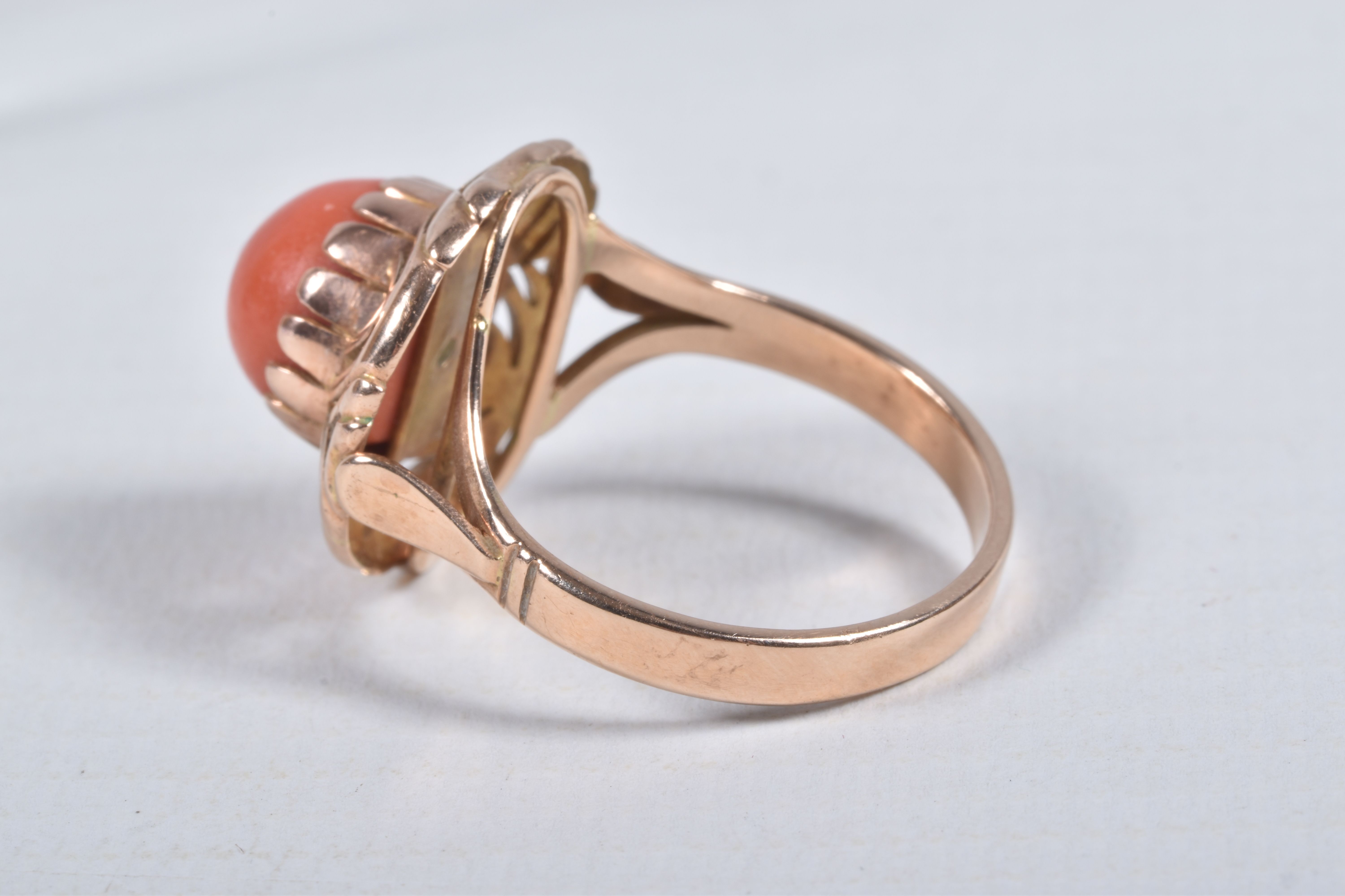 A YELLOW METAL CORAL RING, set with a raised coral cabochon with pin to the centre, in a claw - Image 5 of 5